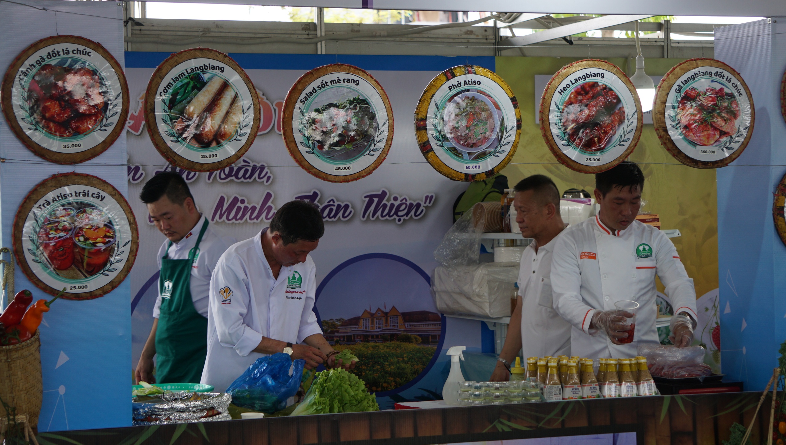 Tinh hoa ẩm thực nhiều tỉnh, thành hội tụ tại Sầm Sơn- Ảnh 9. Tinh hoa ẩm thực nhiều tỉnh, thành hội tụ tại Sầm Sơn- Ảnh 9.