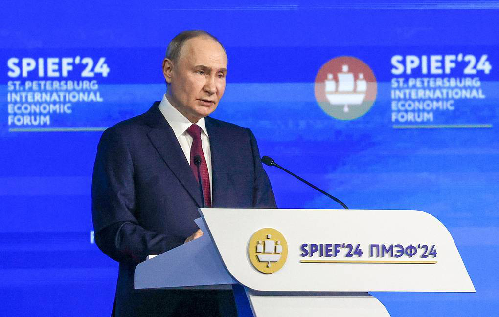Tổng thống Nga Putin phát biểu tại Diễn đàn Kinh tế quốc tế St Petersburg ngày 7-6 - Ảnh: TASS Tổng thống Nga Putin phát biểu tại Diễn đàn Kinh tế quốc tế St Petersburg ngày 7-6 - Ảnh: TASS