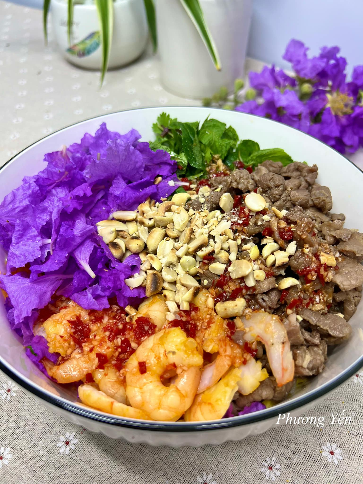 Gỏi bằng lăng gây 'sốt' mạng, nhiều người ngạc nhiên vì lạ mắt- Ảnh 1. Gỏi bằng lăng gây 'sốt' mạng, nhiều người ngạc nhiên vì lạ mắt- Ảnh 1.