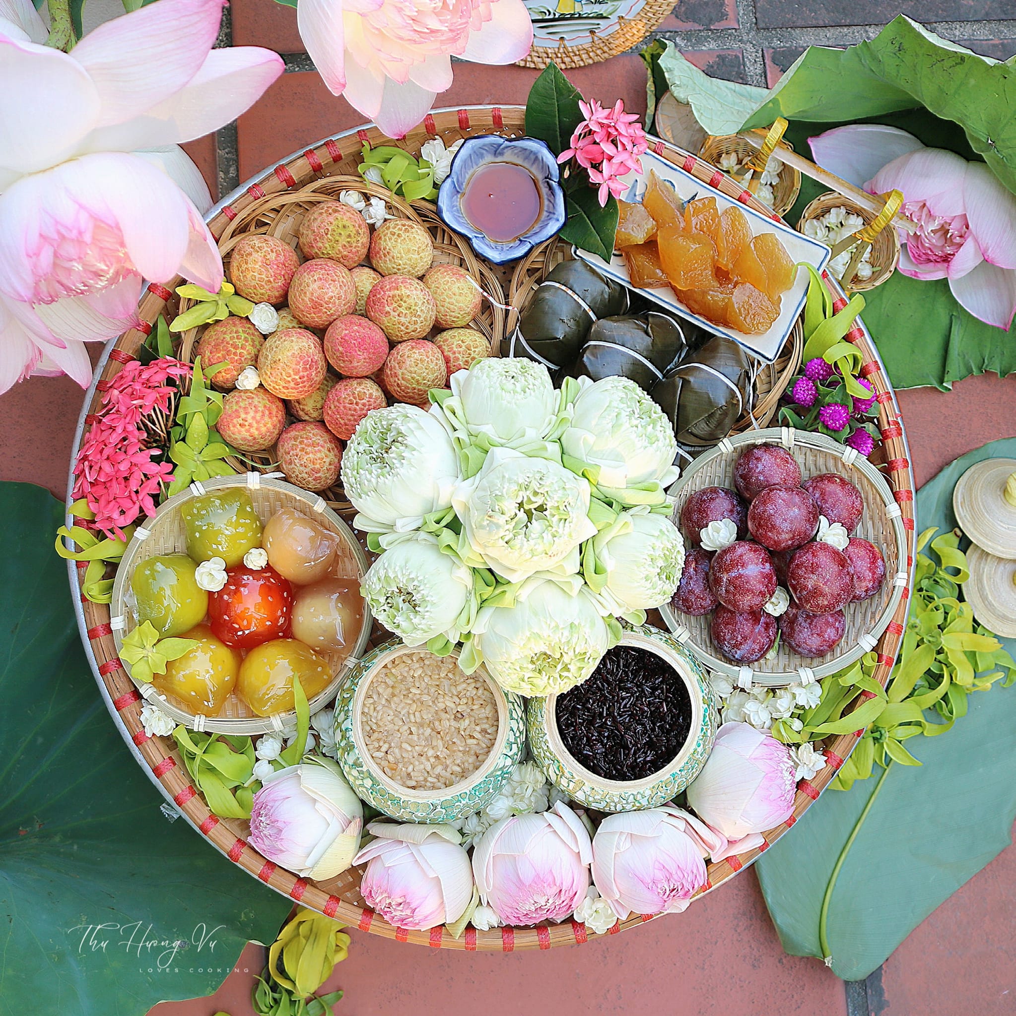 Mâm cúng Tết Đoan Ngọ đầy đủ, đẹp mắt: Dân mạng thi nhau chia sẻ- Ảnh 3. Mâm cúng Tết Đoan Ngọ đầy đủ, đẹp mắt: Dân mạng thi nhau chia sẻ- Ảnh 3.