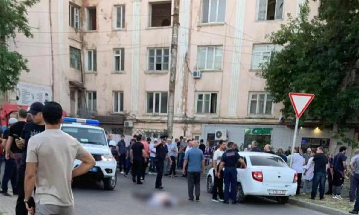Hiện trường vụ nổ súng ngày 23/6 ở Derbent, Cộng hòa Dagestan, Nga. Ảnh: RIA Novosti