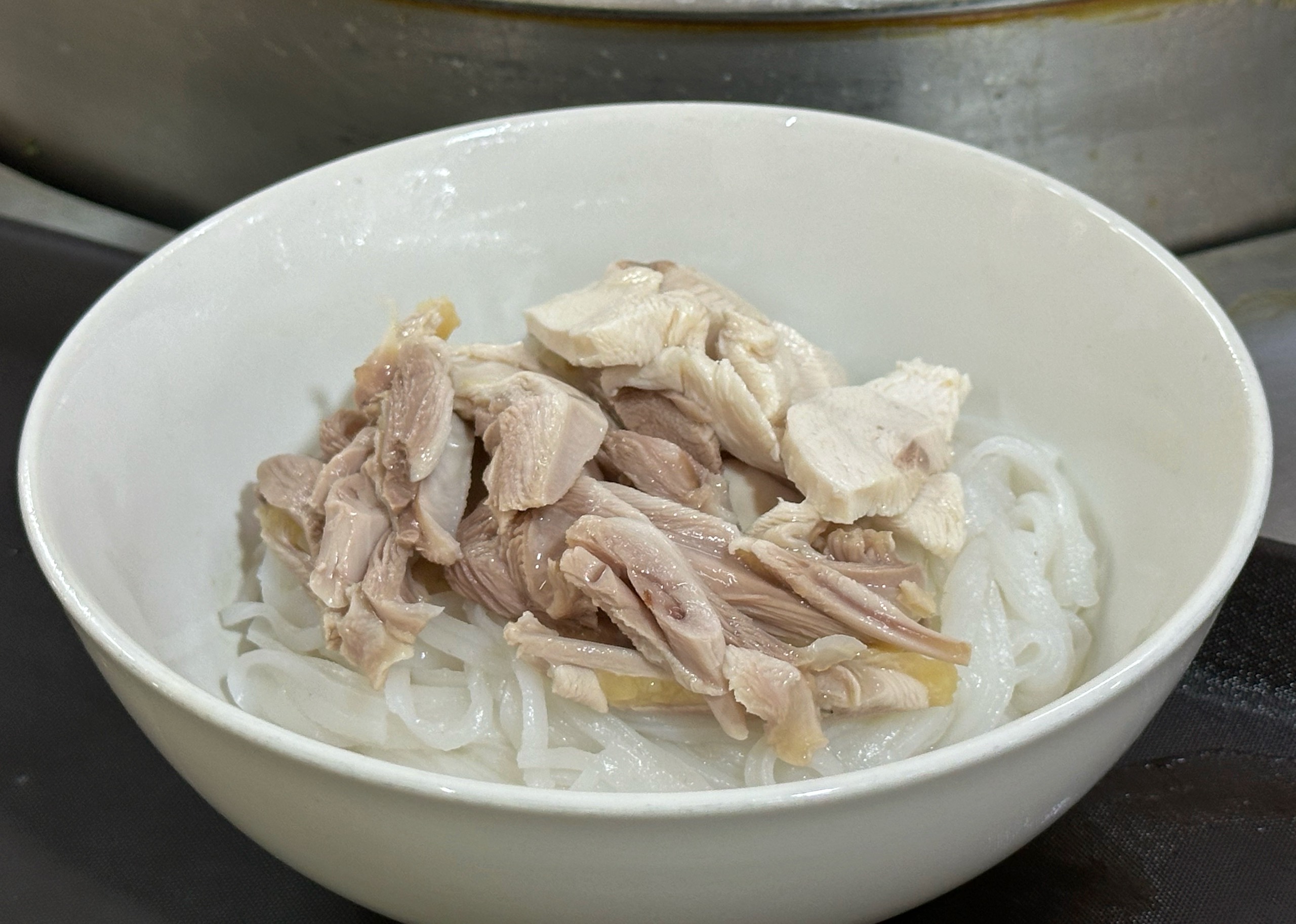 Quán 'phở Michelin' ở TP.HCM mở từ năm 1958: Chuyện chủ quán đứng quầy từ sáng tới tối- Ảnh 3. Quán 'phở Michelin' ở TP.HCM mở từ năm 1958: Chuyện chủ quán đứng quầy từ sáng tới tối- Ảnh 3.
