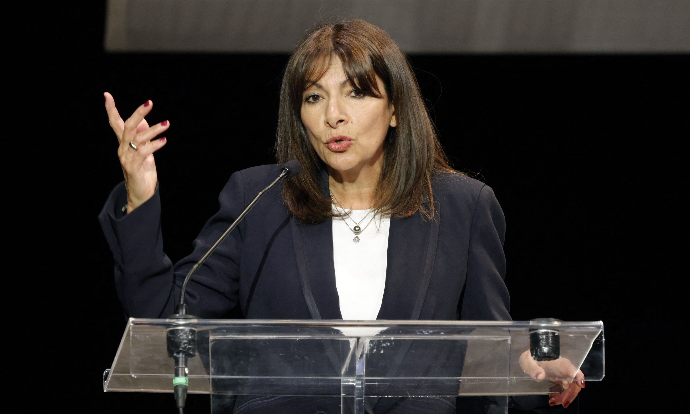 Thị trưởng Anne Hidalgo tại Paris hôm 3/6. Ảnh: AFP