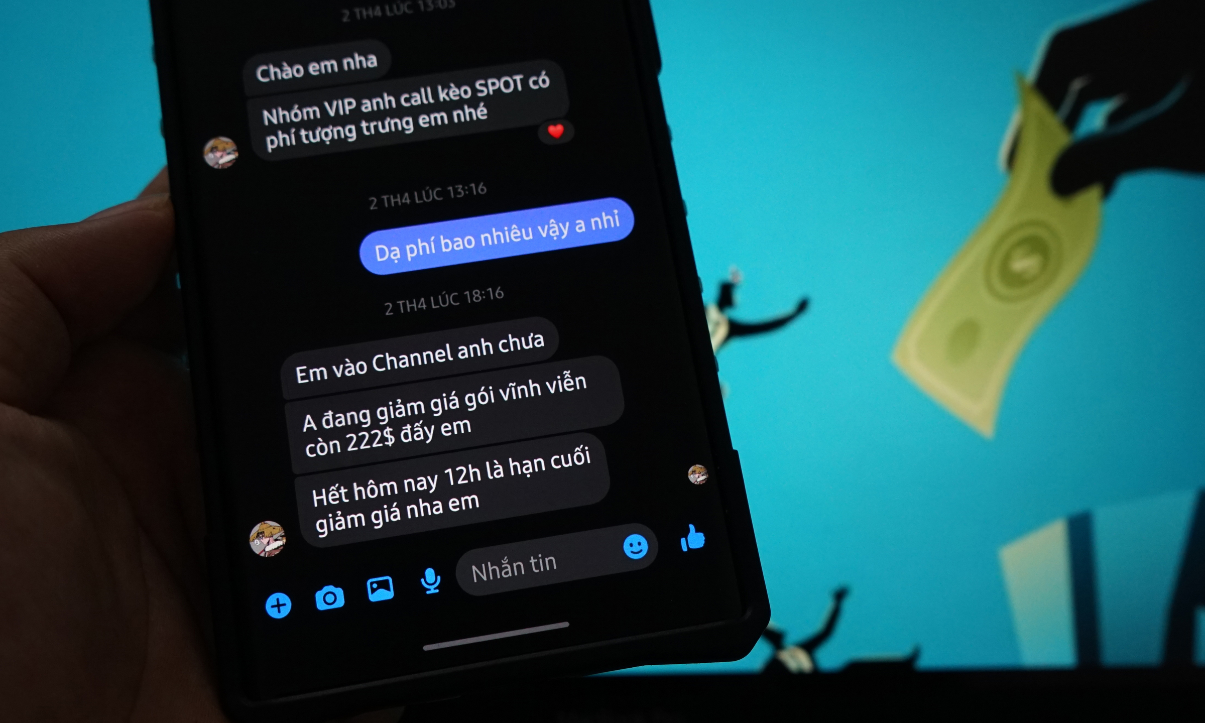 Một tài khoản Facebook bị mời gọi tham gia nhóm VIP tiền số. Ảnh: Bảo Lâm