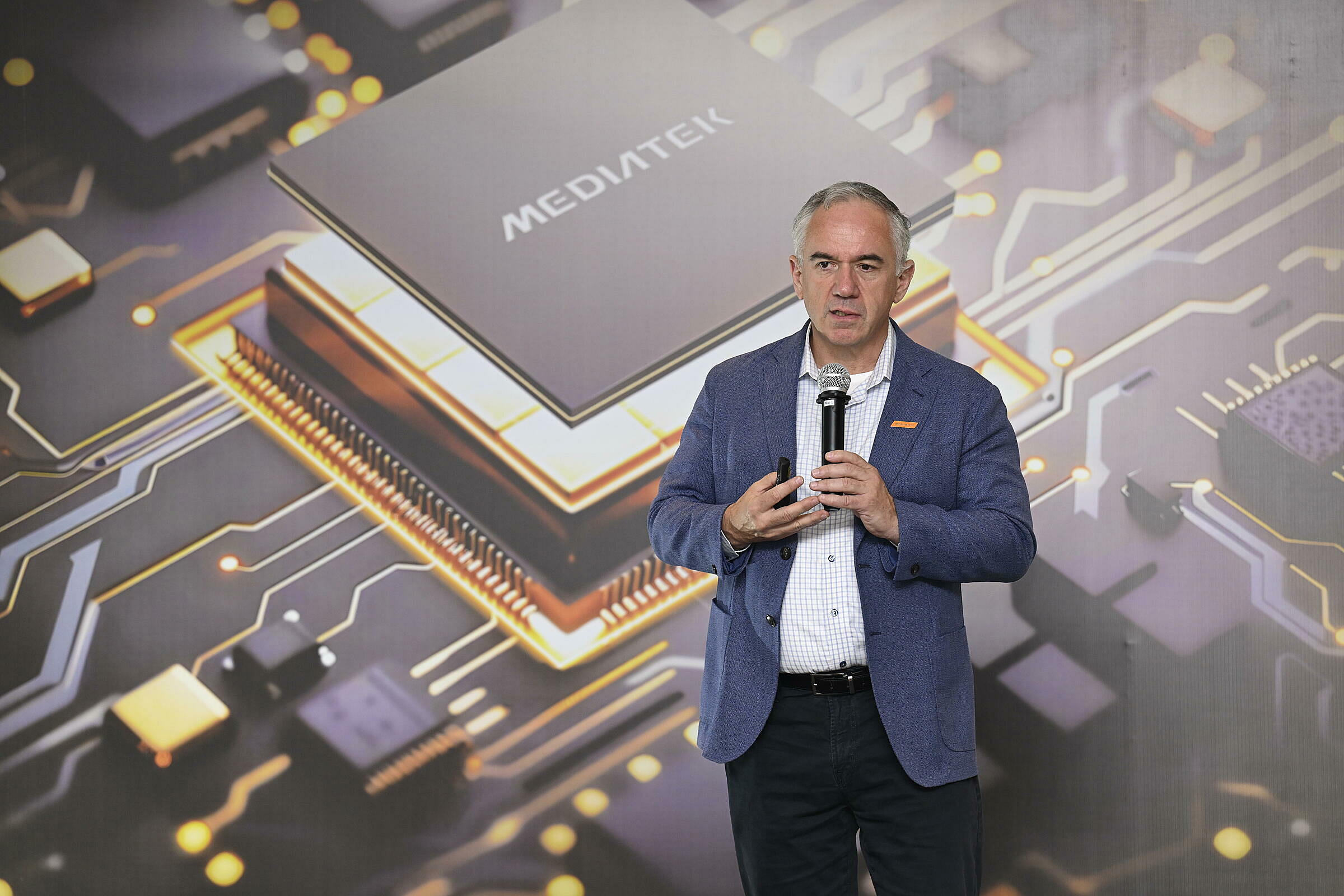 Ông Finbarr Moynihan, Phó Chủ tịch Marketing của MediaTek trong buổi gặp gỡ báo giới Việt Nam hôm 25/6, tại TP HCM. Ảnh: Huyền Trang