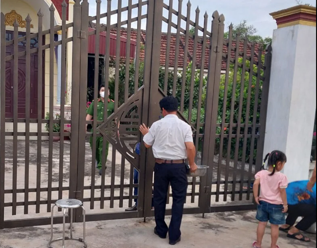 Con gái về thăm, phát hiện bố mẹ chết bất thường trong nhà- Ảnh 1. Hiện trường nơi phát hiện đôi vợ chồng chết bất thường tại Nam Định - Ảnh: KIM LONG