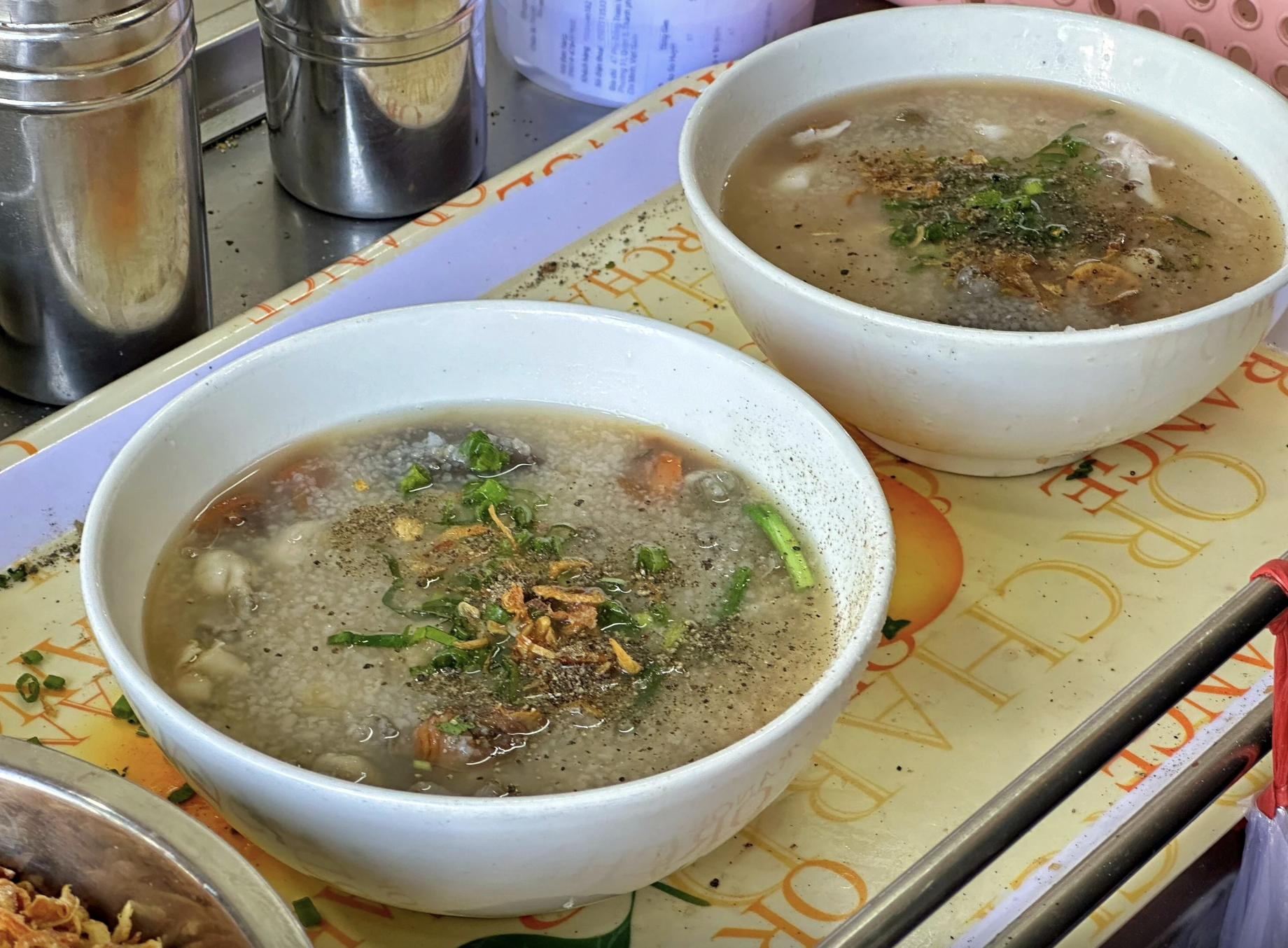 Thuê mặt bằng mở quán ở TP.HCM: Từ quán ăn vỉa hè 'lên đời', khách đông hơn hay bỏ đi?- Ảnh 2. Thuê mặt bằng mở quán ở TP.HCM: Từ quán ăn vỉa hè 'lên đời', khách đông hơn hay bỏ đi?- Ảnh 2.