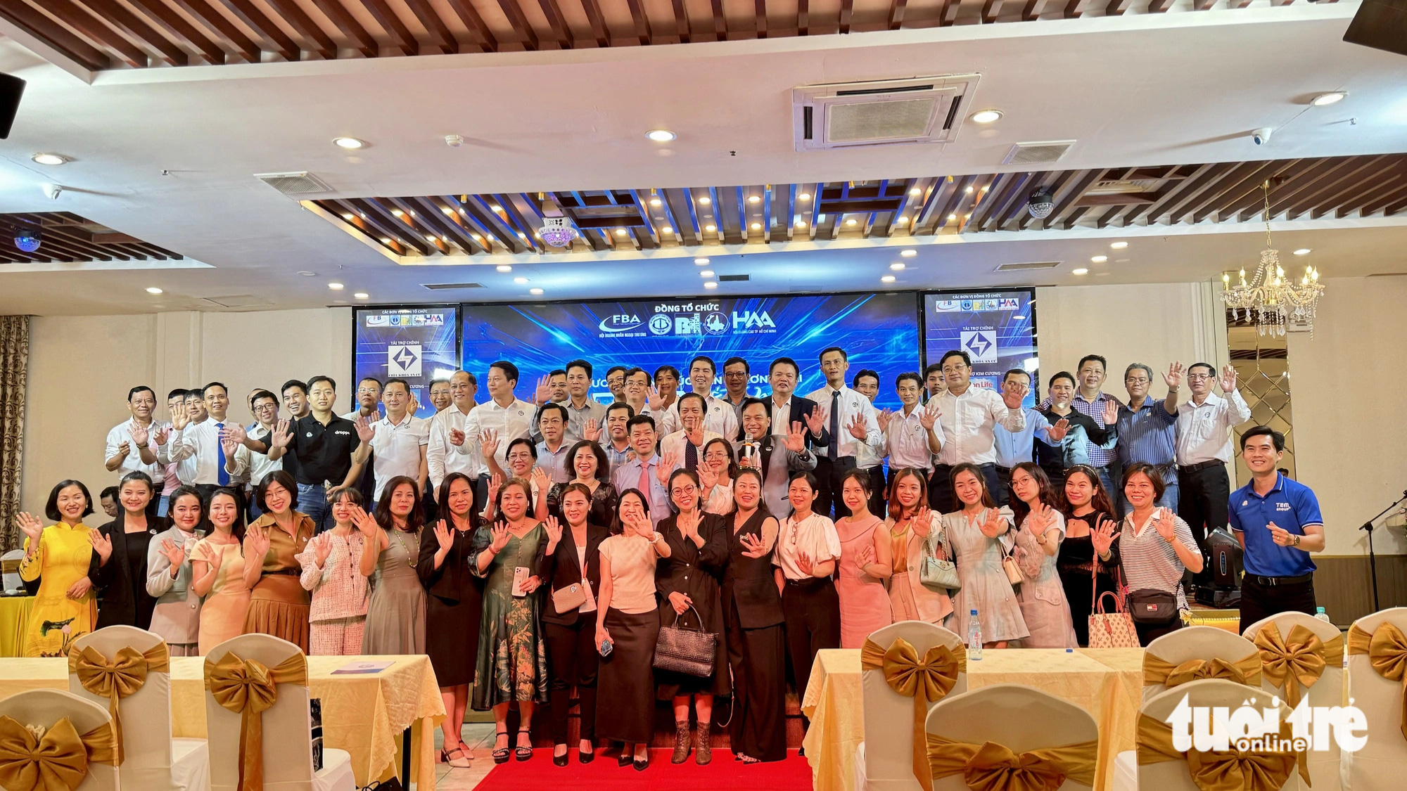 Biết dùng trí tuệ nhân tạo, hoặc bị cho nghỉ việc- Ảnh 1. Nhiều lãnh đạo, chủ doanh nghiệp quan tâm đến việc ứng dụng trí tuệ nhân tạo vào kinh doanh - Ảnh: BÔNG MAI