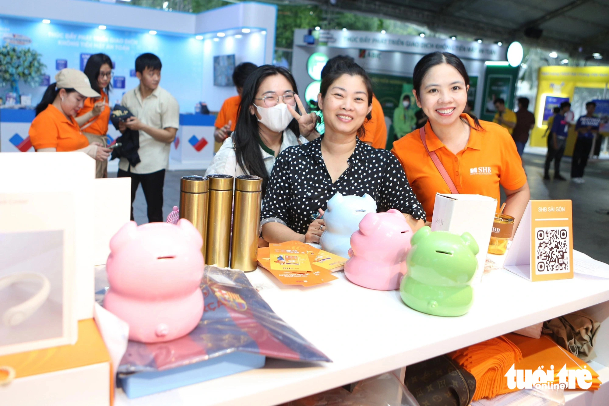 Mở tài khoản, gửi tiết kiệm, rinh quà may mắn từ SHB- Ảnh 2. Nhiều phần quà hữu ích được chuẩn bị cho khách hàng - Ảnh: PHƯƠNG QUYÊN