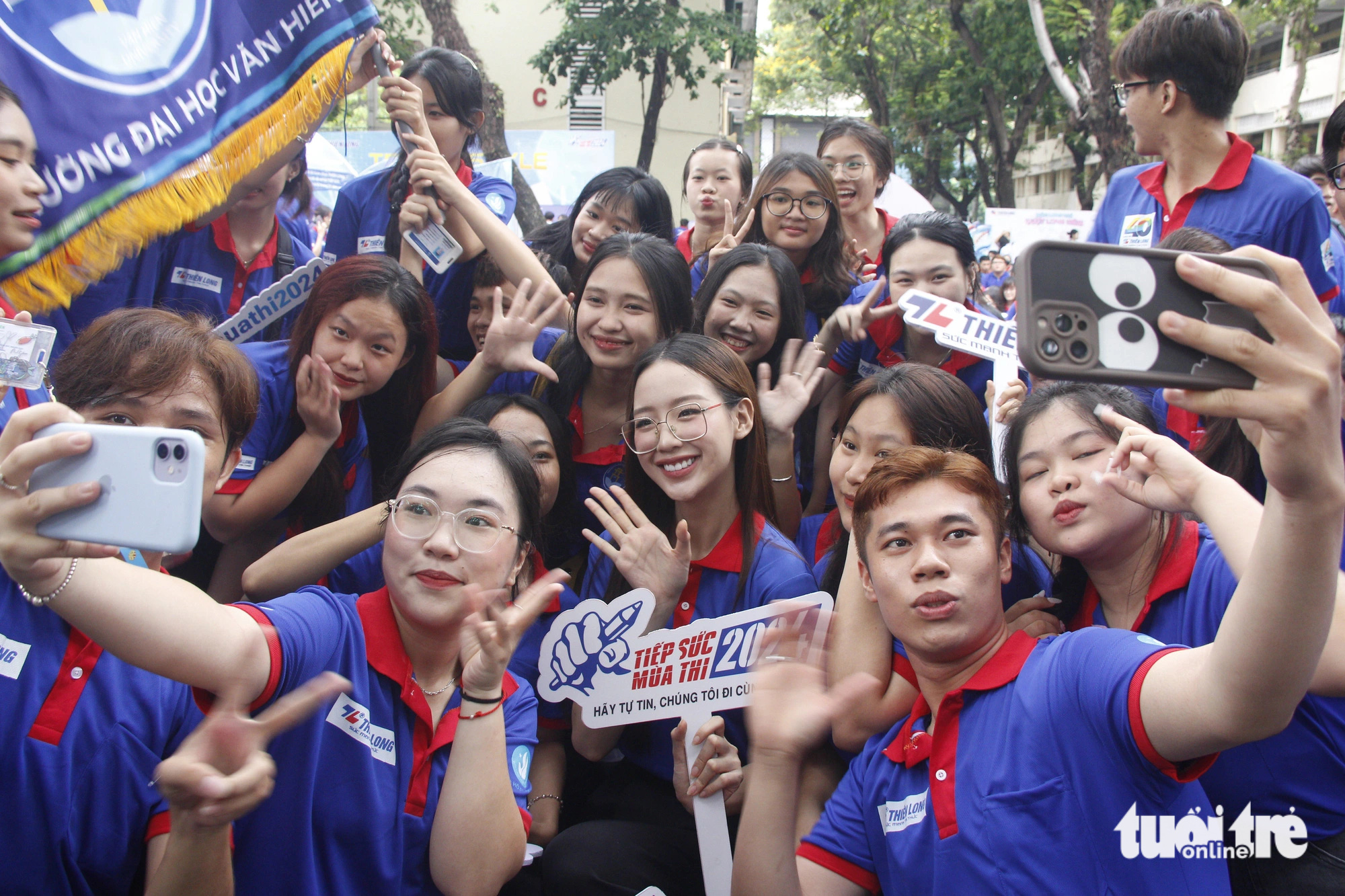 Hơn 43.000 lượt sinh viên tình nguyện đăng ký tiếp sức mùa thi- Ảnh 5. Hoa hậu Liên lục địa 2022 Lê Nguyễn Bảo Ngọc là một trong các đại sứ đồng hành cùng Tiếp sức mùa thi 2024 - Ảnh: CÔNG TRIỆU