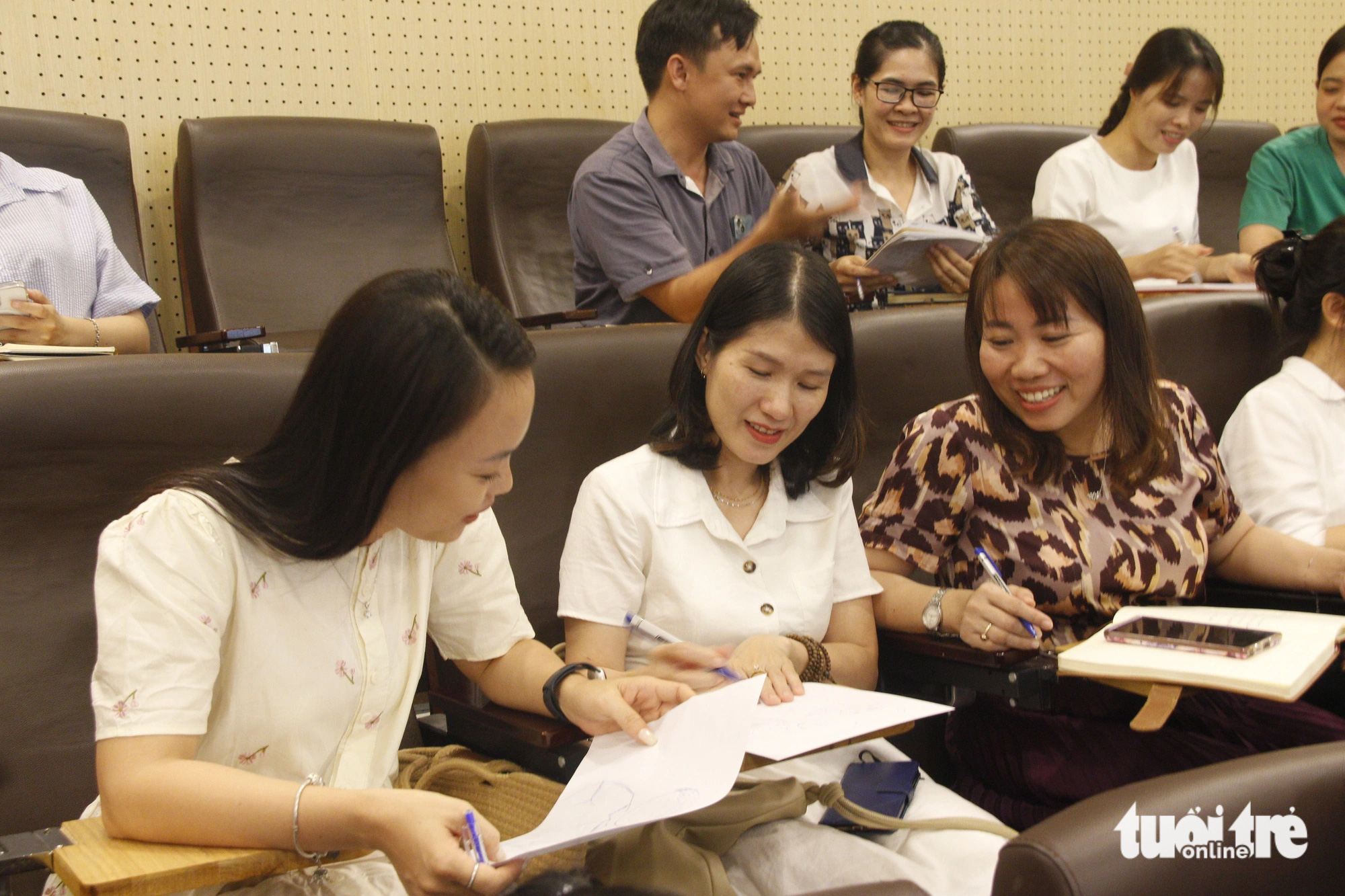 SEE Learning giúp cô vui, trò hạnh phúc- Ảnh 3. Rất đông các chuyên gia quốc tế và trong nước, nhà quản lý giáo dục, hiệu trưởng, giáo viên bậc mầm non trong và ngoài TP.HCM tham gia hội thảo về SEE Learning - Ản: CÔNG TRIỆU