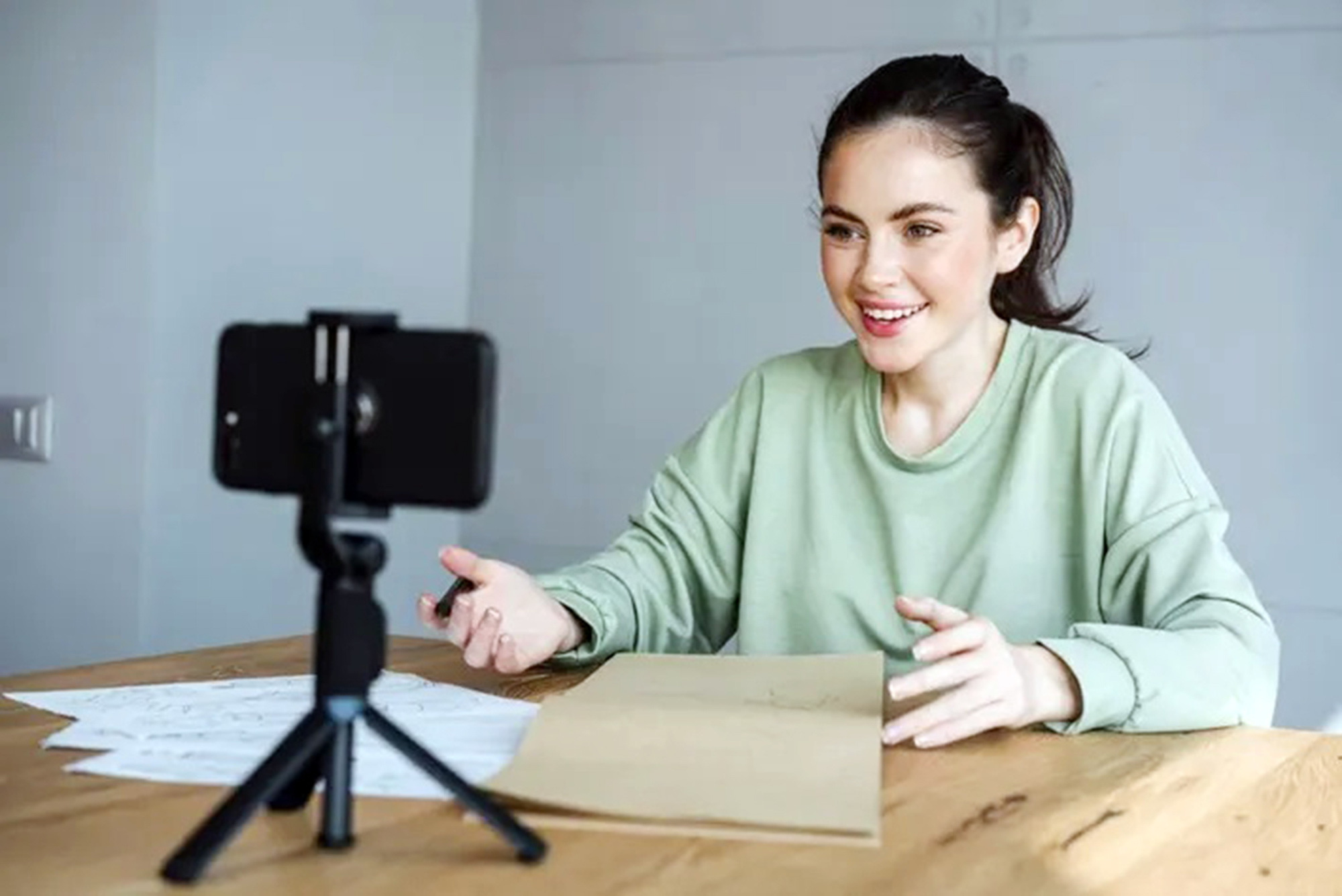 Bị sa thải, xây dựng thương hiệu cá nhân thế nào?- Ảnh 1. Nỗ lực tham dự các sự kiện kết nối trực tuyến và trực tiếp để nâng cao hình ảnh về thương hiệu cá nhân - Ảnh: Forbes