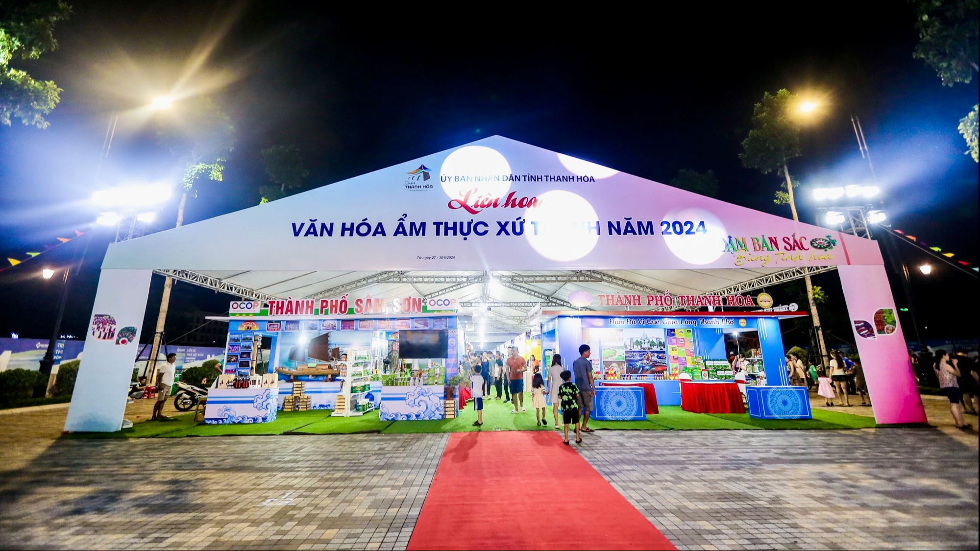 Tinh hoa ẩm thực nhiều tỉnh, thành hội tụ tại Sầm Sơn- Ảnh 2. Tinh hoa ẩm thực nhiều tỉnh, thành hội tụ tại Sầm Sơn- Ảnh 2.