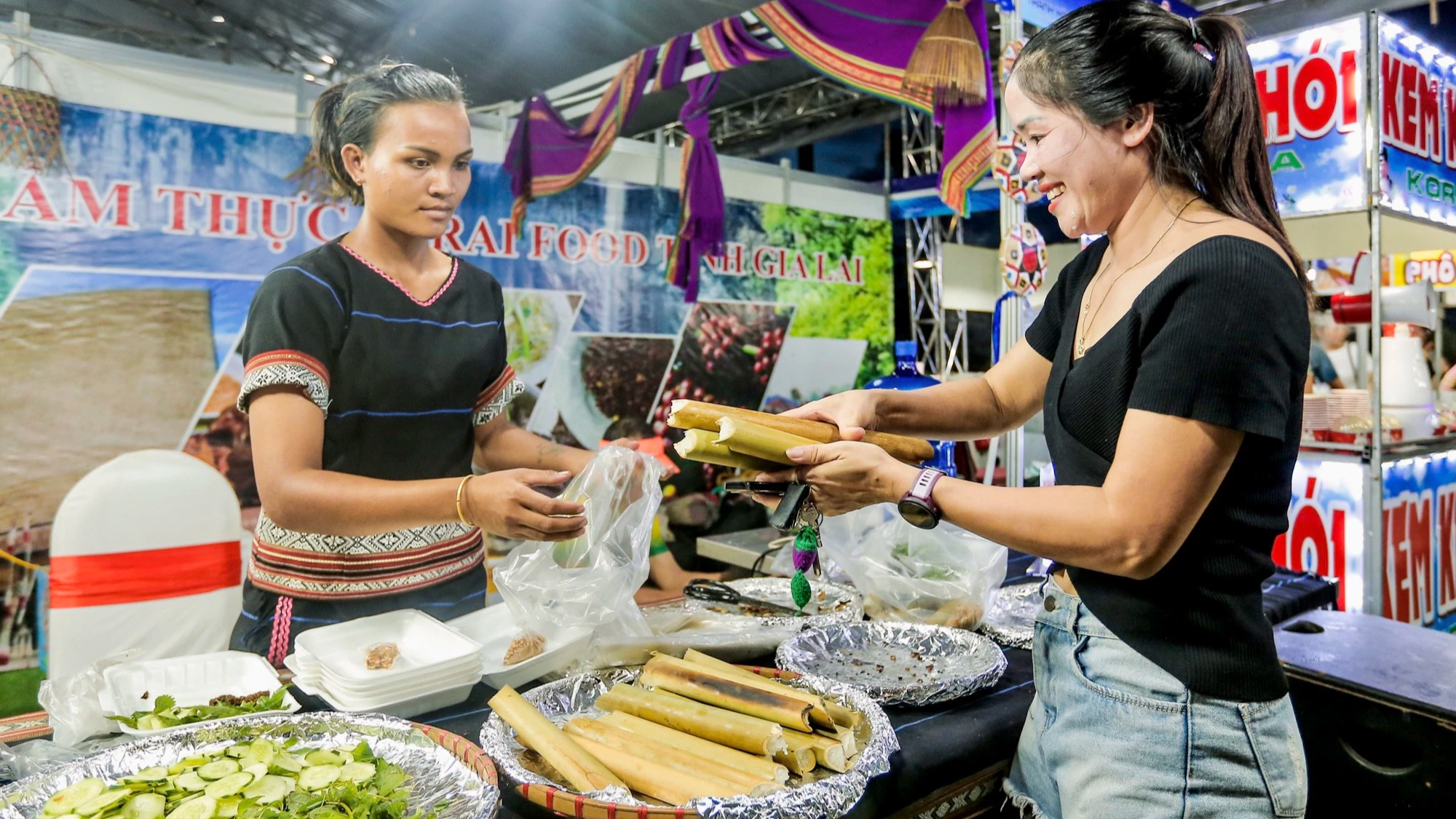 Tinh hoa ẩm thực nhiều tỉnh, thành hội tụ tại Sầm Sơn- Ảnh 6. Tinh hoa ẩm thực nhiều tỉnh, thành hội tụ tại Sầm Sơn- Ảnh 6.