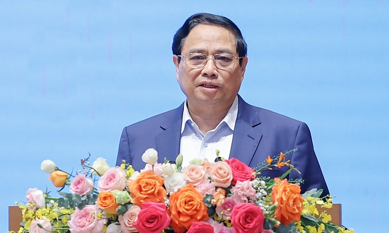 Thủ tướng Phạm Minh Chính phát biểu tại hội nghị ngành vật liệu xây dựng, ngày 16/5. Ảnh: VGP