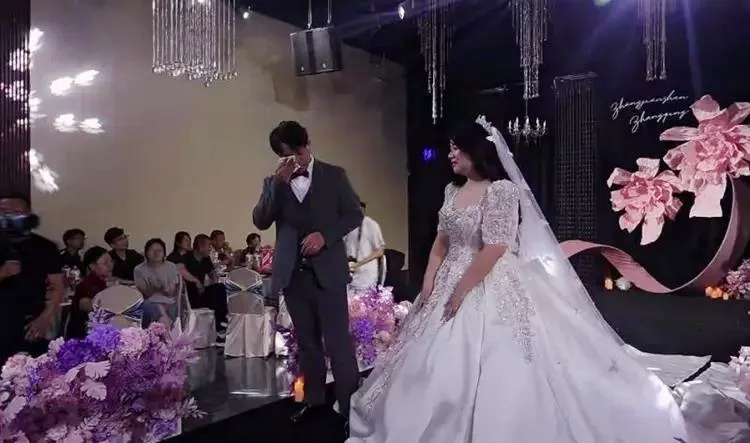 Cô dâu hồi sinh mẹ chồng trong ngày cưới