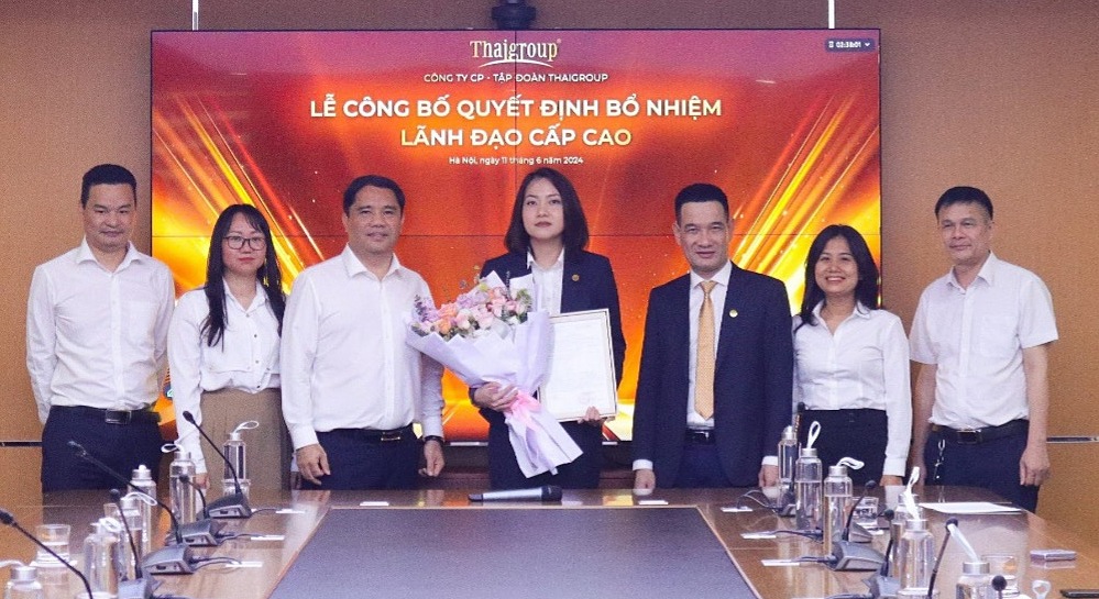 Bà Bùi Thái Ly cùng ban lãnh đạo Thaigroup trong lễ công bố quyết định bổ nhiệm lãnh đạo cấp cao ngày 11/6. Ảnh: Thaigroup