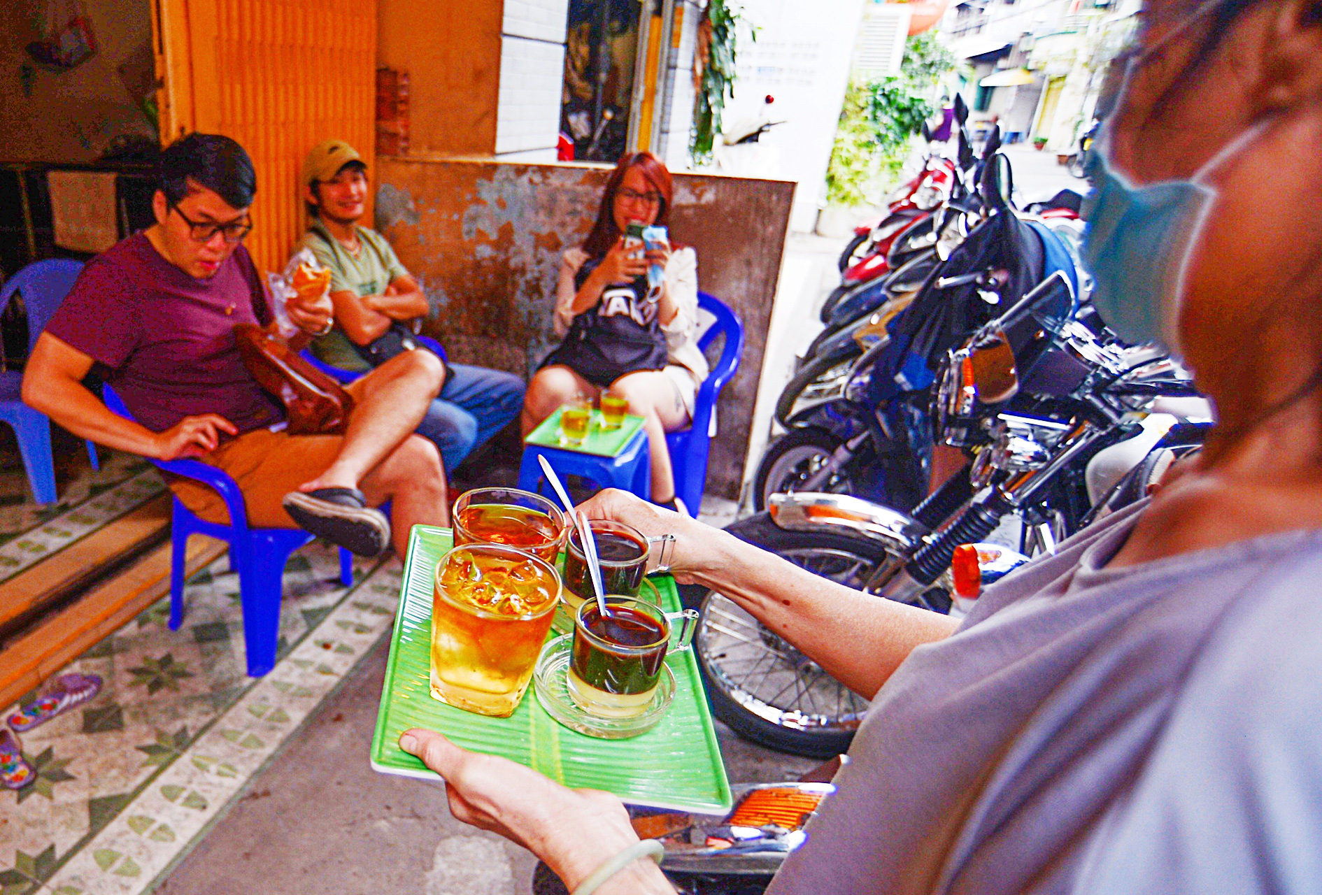 Ngộ nhận khởi nghiệp, làm liều càng dễ Đôi khi cứ mở quán cà phê hay quán ăn nhỏ mà không ít bạn trẻ đã ngộ nhận là khởi nghiệp nhưng không phải ai cũng biết - Ảnh: Q.ĐỊNH