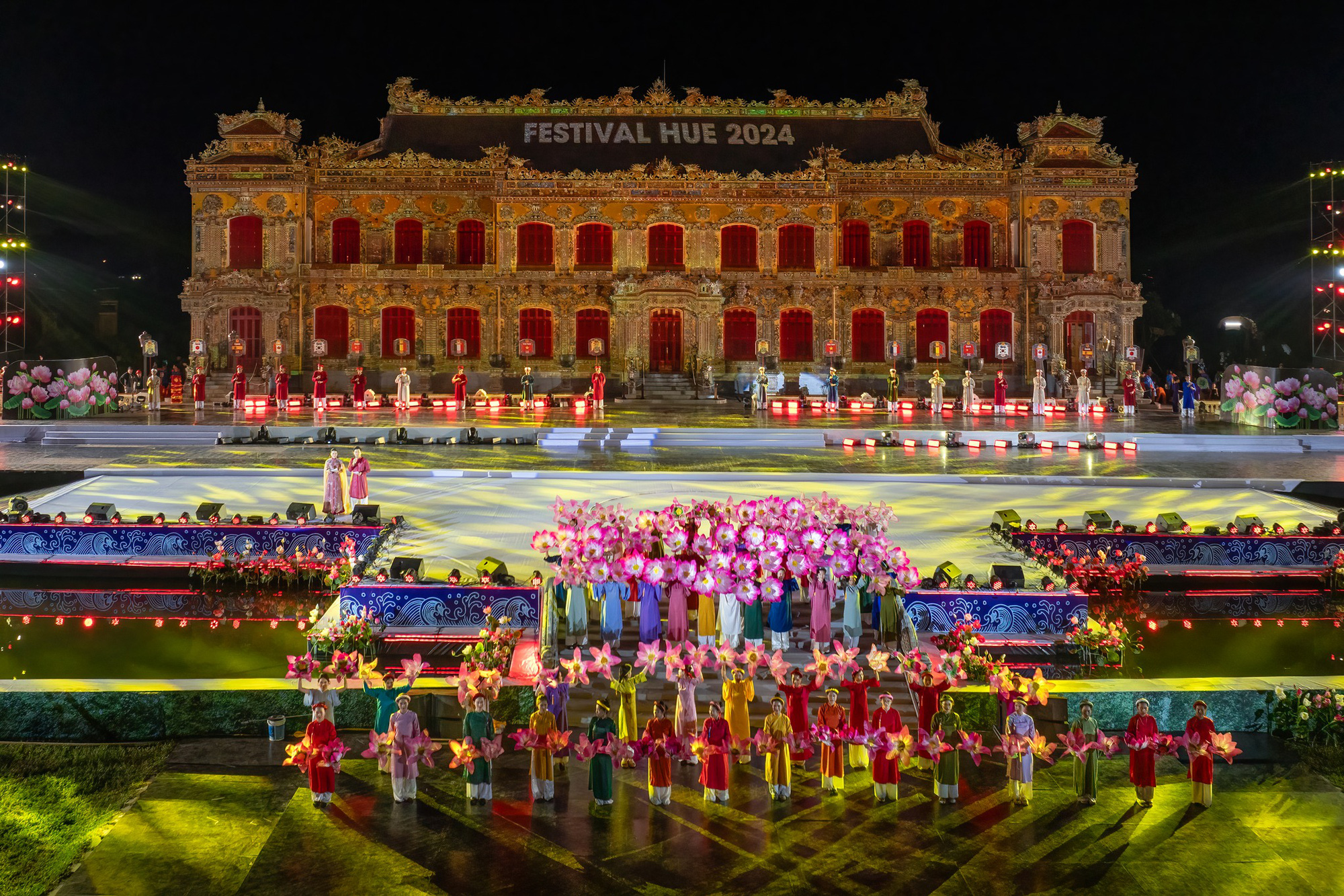 Festival Huế 2024 sẽ đánh thức hoàng cung- Ảnh 2. Các chương trình chính thuộc Tuần lễ Festival Huế 2024 diễn ra bên trong hoàng cung đều bán vé nhưng không vì mục đích thương mại - Ảnh: NGUYỄN T.A PHONG