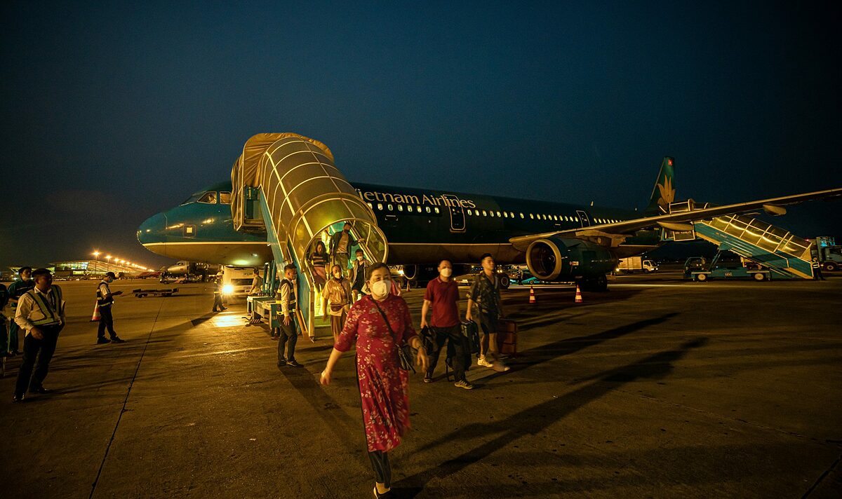 Một chuyến bay đêm của Vietnam Airlines. Ảnh:HVN