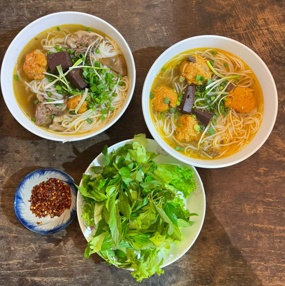 Michelin gọi tên bún chả cá, bánh xèo, bò nướng sả ở Đà Nẵng, ẩm thực Việt đâu chỉ cứ phở, bánh mì- Ảnh 4. Michelin gọi tên bún chả cá, bánh xèo, bò nướng sả ở Đà Nẵng, ẩm thực Việt đâu chỉ cứ phở, bánh mì- Ảnh 4.