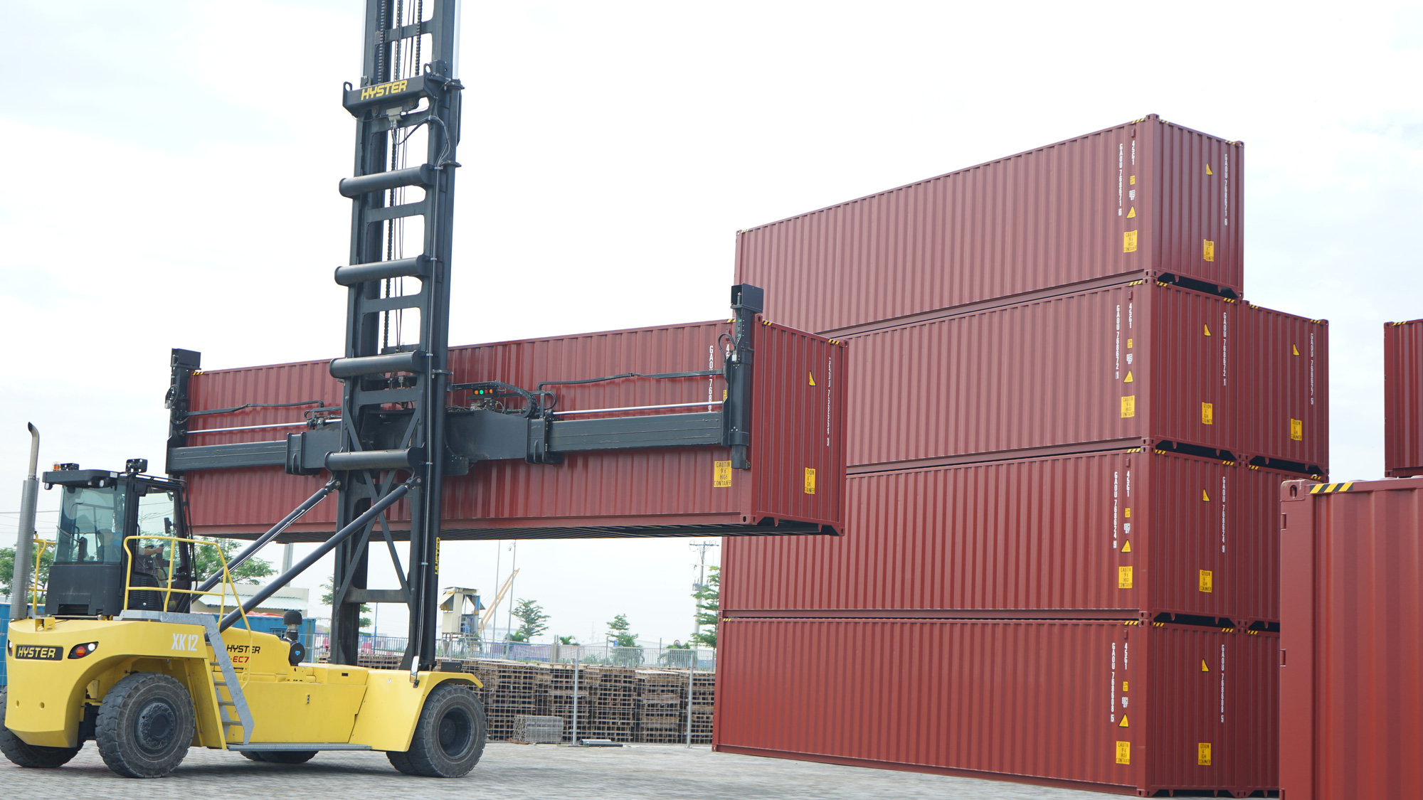 Doanh nghiệp nước ngoài tăng mua vỏ container Việt Nam- Ảnh 1. Việt Nam đang từng bước sản xuất vỏ container, thu hút nhiều doanh nghiệp cho thuê vỏ container toàn cầu đặt hàng - Ảnh: A.N.