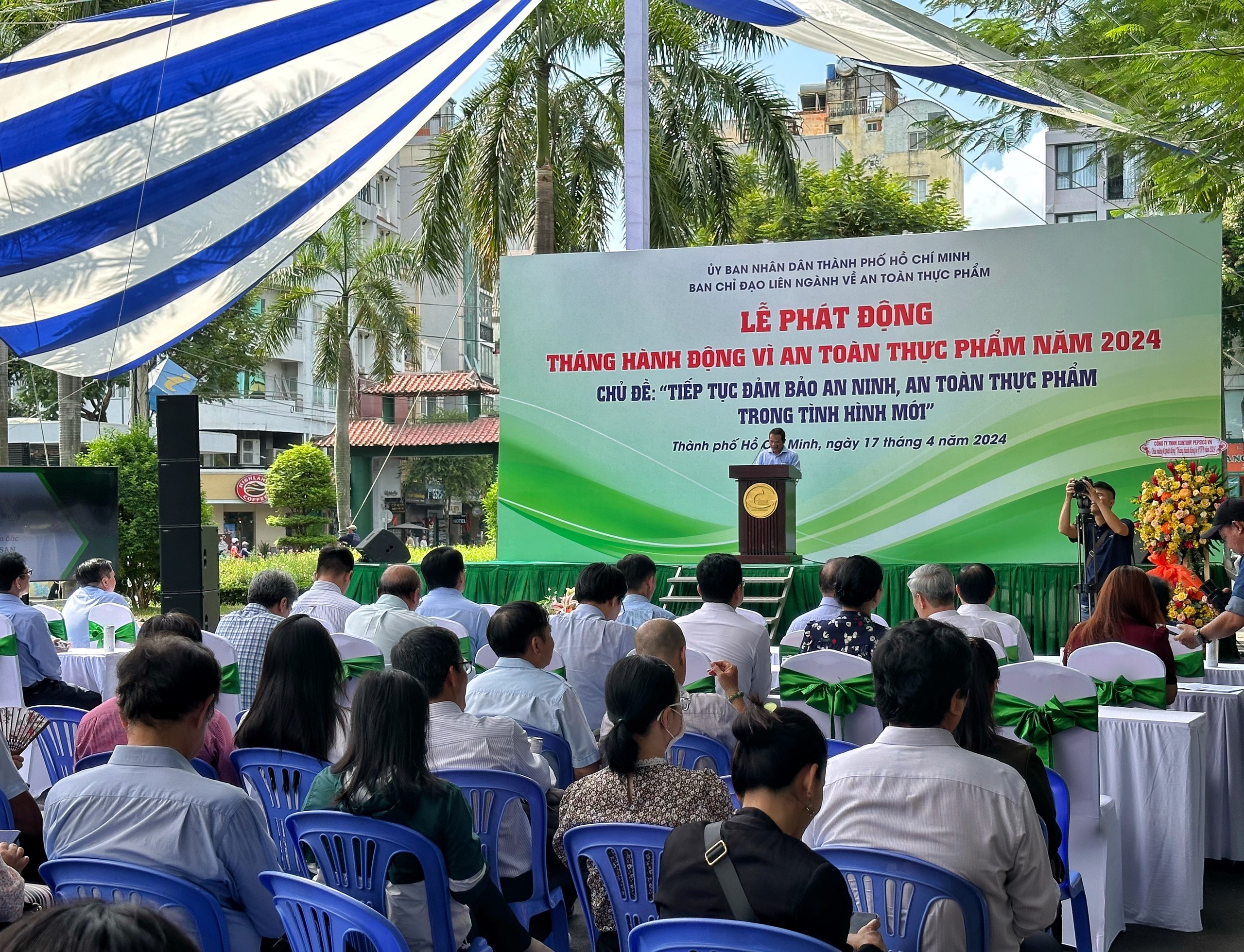 Giám đốc Sở An toàn thực phẩm TP.HCM Phạm Khánh Phong Lan: Cẩn thận khi ăn món tái, sống mùa nắng nóng- Ảnh 4. Lễ phát động Tháng hành động vì an toàn thực phẩm năm 2024 diễn ra sáng 17.4
