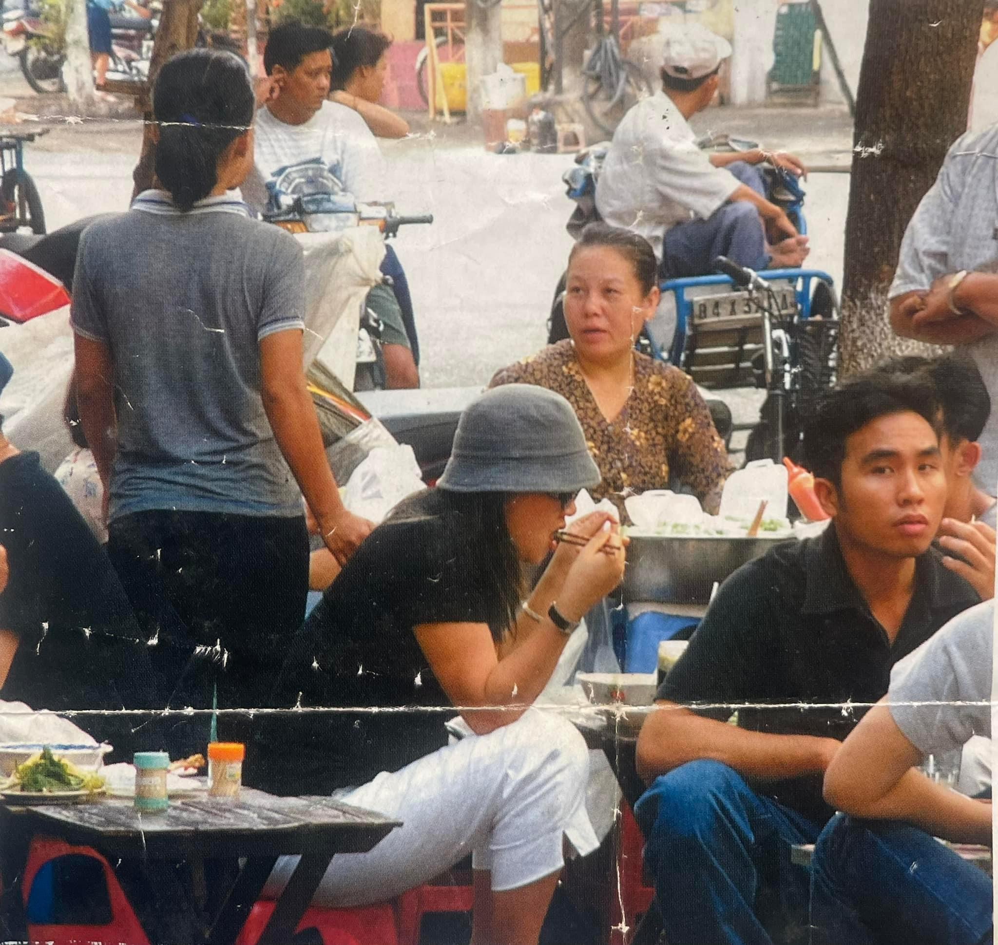 Quán xôi duy nhất được Michelin vinh danh: Từ gánh hàng rong của mẹ giờ thành mặt tiền đắt đỏ ở TP.HCM- Ảnh 3. Quán xôi duy nhất được Michelin vinh danh: Từ gánh hàng rong của mẹ giờ thành mặt tiền đắt đỏ ở TP.HCM- Ảnh 3.