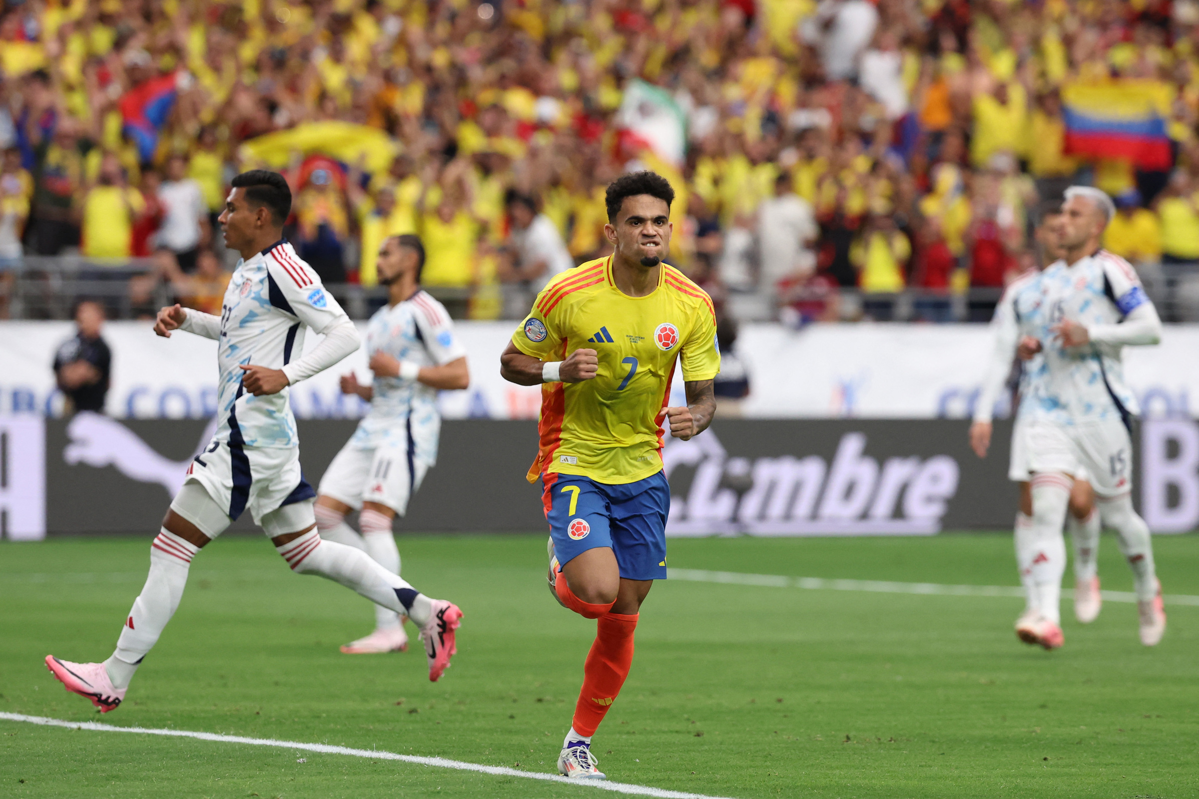 Tiền đạo Luis Diaz mừng bàn thắng trong trận Colombia hạ Costa Rica 3-0 ở lượt hai bảng D Copa America 2024 ngày 28/6/62024 trên sân State Farm, Glendale, Arizona. Ảnh: AFP
