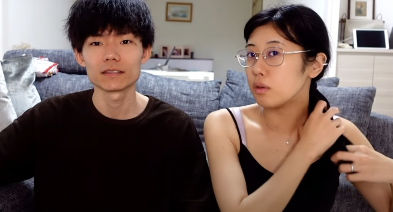 Soy và người vợ tên Seira trong một lần xuất hiện trên mạng xã hội. Ảnh: YouTube