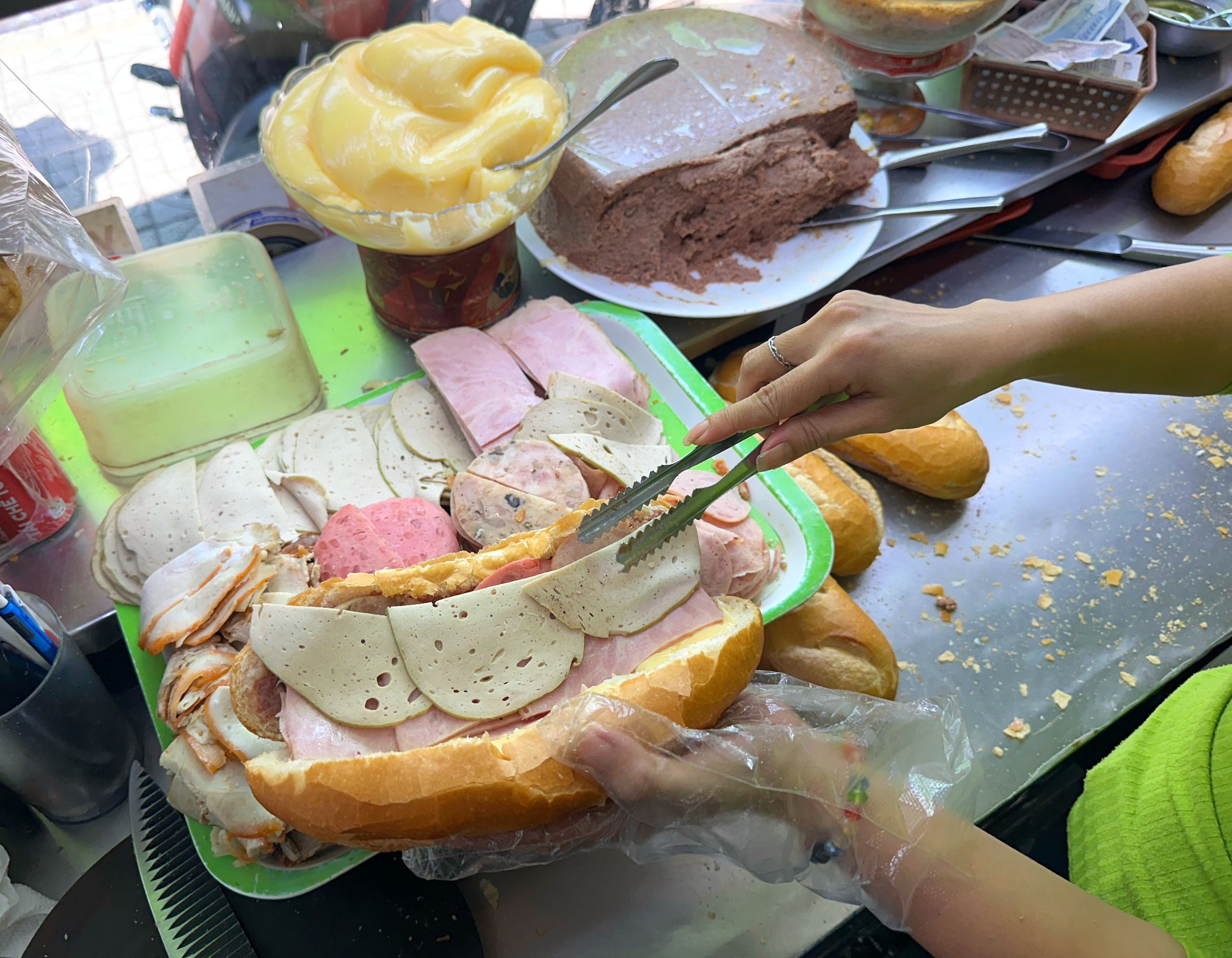 Hôm nay Michelin Guide công bố danh sách quán ăn ở Việt Nam: Bánh mì liệu có đánh rớt như 2023?- Ảnh 7. Hôm nay Michelin Guide công bố danh sách quán ăn ở Việt Nam: Bánh mì liệu có đánh rớt như 2023?- Ảnh 7.