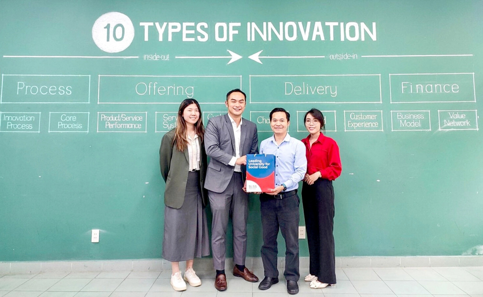 Sinh viên quốc tế đến TP.HCM thực tập- Ảnh 3. “Phái đoàn” của ĐH Khoa học Xã hội Singapore (SUSS) đến làm việc tại Trung tâm khởi nghiệp đổi mới sáng tạo ĐH Quốc gia TP.HCM để “mở đường” cho sinh viên đến thực tập - Ảnh: IEC