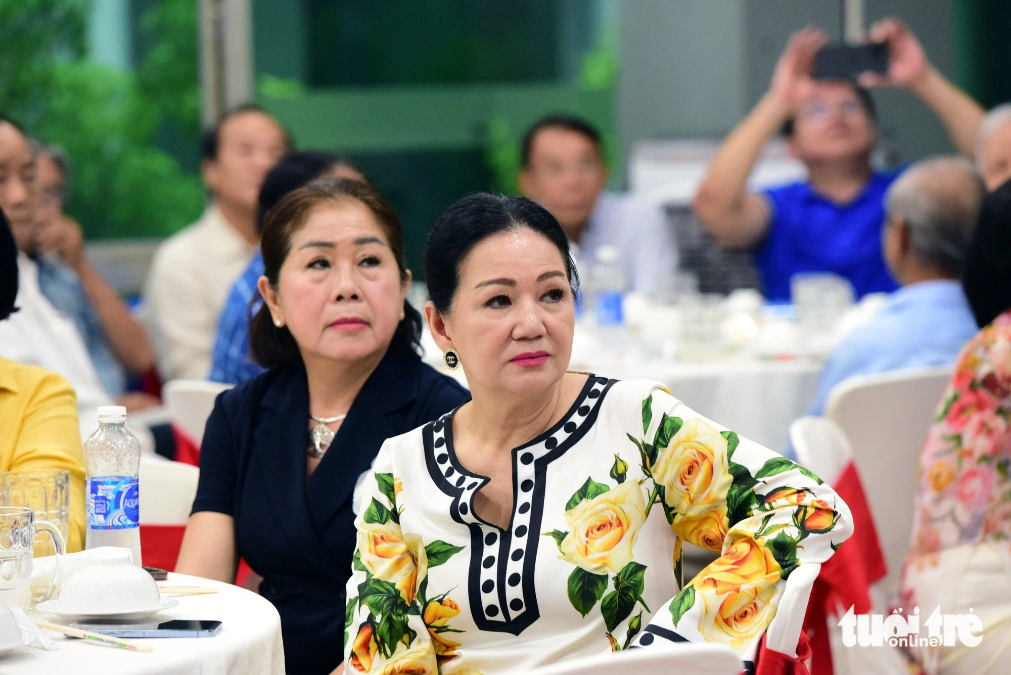 100 suất học bổng chờ tiếp sức tân sinh viên nghèo xứ Quảng- Ảnh 4. Các thành viên Câu lạc bộ Tiếp sức đến trường Quảng Nam - Đà Nẵng họp mặt chiều 27-7 - Ảnh: DUYÊN PHAN