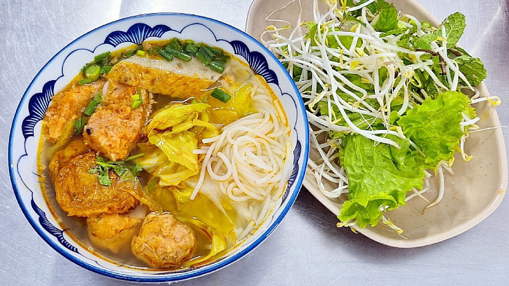Michelin gọi tên bún chả cá, bánh xèo, bò nướng sả ở Đà Nẵng, ẩm thực Việt đâu chỉ cứ phở, bánh mì- Ảnh 2. Michelin gọi tên bún chả cá, bánh xèo, bò nướng sả ở Đà Nẵng, ẩm thực Việt đâu chỉ cứ phở, bánh mì- Ảnh 2.