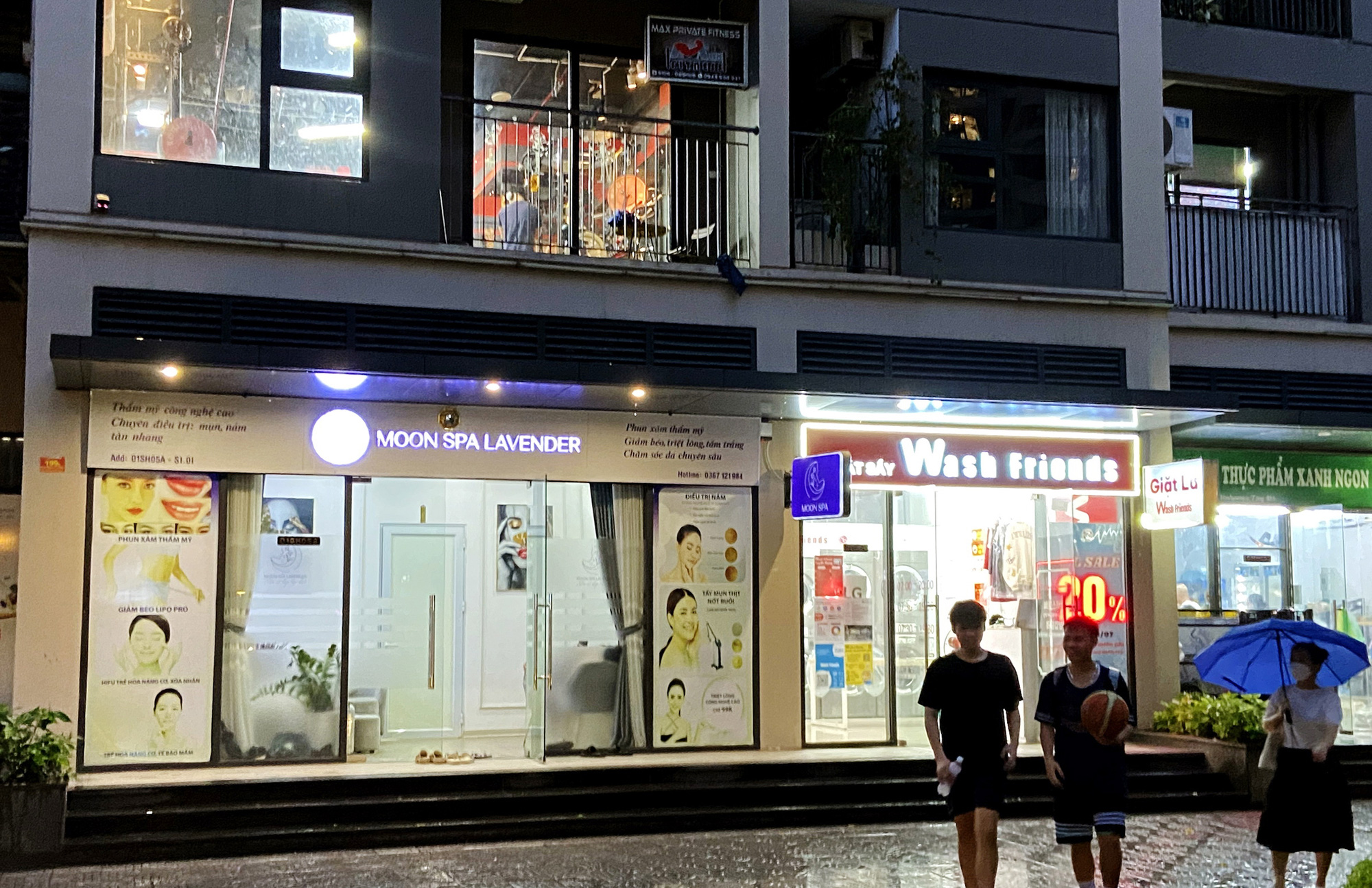 Không chỉ cho thuê theo giờ, theo ngày mà nhiều căn hộ chung cư cao cấp còn được cơi nới làm lớp học, trung tâm Anh ngữ, phòng tập gym, tiệm cắt tóc gội đầu... Ảnh chụp ngày 30-7 tại một khu đô thị ở quận Nam Từ Liêm, Hà Nội - Ảnh: QUANG THẾ Cấm căn hộ chung cư dùng để kinh doanh: Cần giải pháp quản lý phù hợp- Ảnh 3.