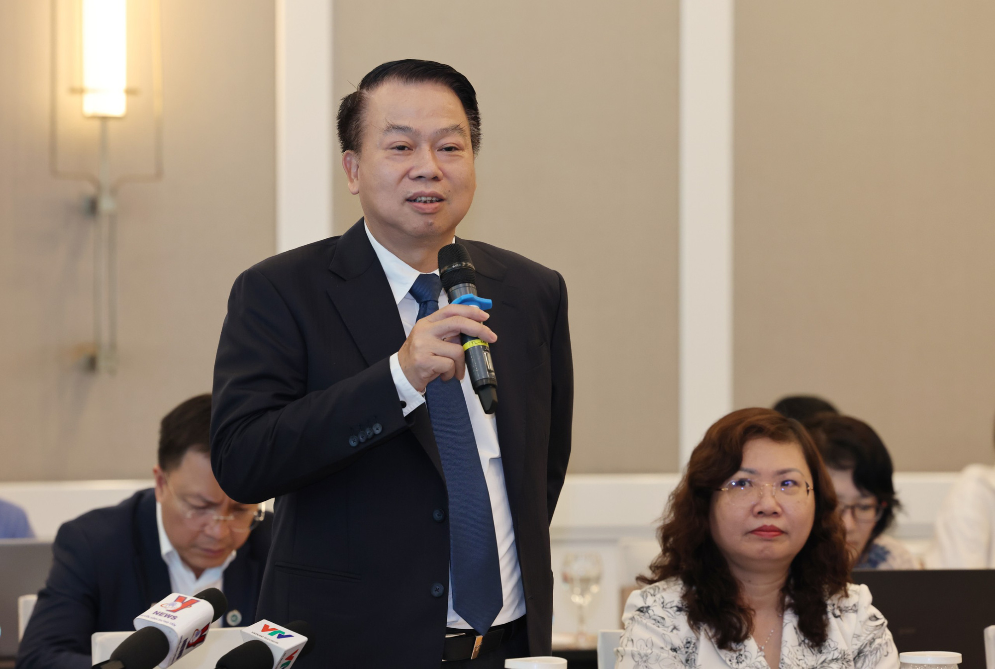 Khối ngoại bán ròng 4 tỉ USD, quỹ 'tay to' ở Việt Nam nói về lý do- Ảnh 3. Ông Nguyễn Đức Chi - thứ trưởng Bộ Tài chính