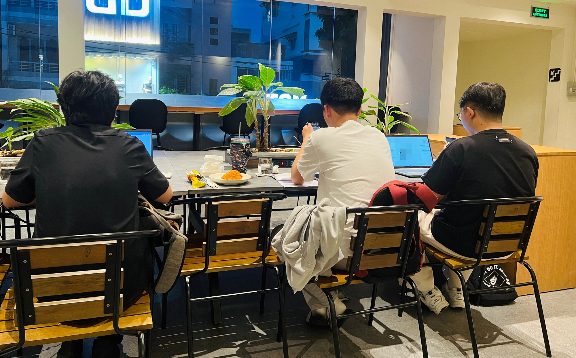 Giới trẻ đi ăn chung trả tiền chung 'cho văn minh'- Ảnh 2. Giới trẻ đi ăn chung trả tiền chung 'cho văn minh'- Ảnh 2.