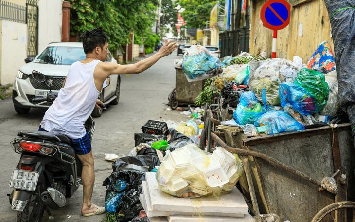 Không phân loại rác sẽ bị xử phạt- Ảnh 2. Phân loại và thu gom rác 6 tháng: Món nợ hàng chục năm