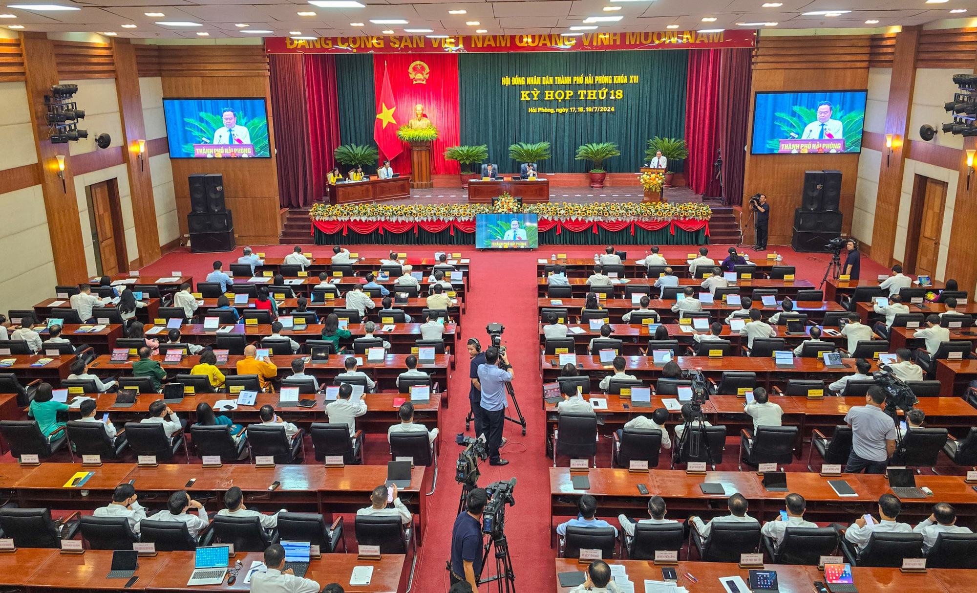 ‘Dám nghĩ, dám làm để Hải Phòng ngày càng giàu đẹp’- Ảnh 2. Quang cảnh kỳ họp thứ 18, HĐND TP Hải Phòng khóa XVI diễn ra ngày 17-7 - Ảnh: Đ.THANH