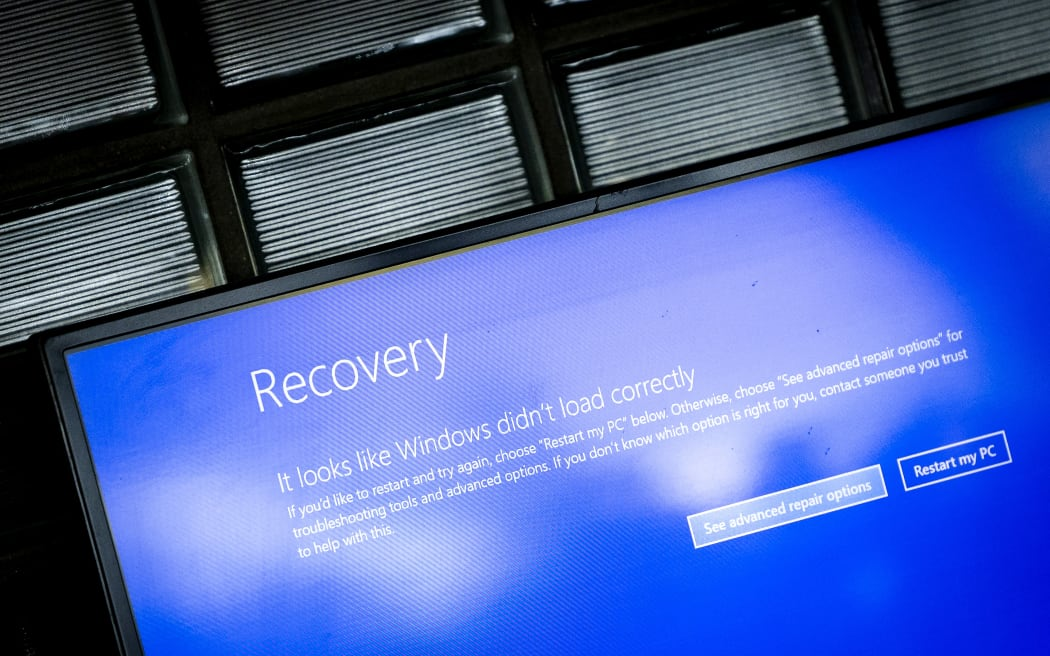 Ảnh: RNZ Dịch vụ đám mây của Microsoft gặp sự cố làm ảnh hưởng đến hoạt động hàng không, ngân hàng, truyền thông, y tế của rất nhiều nước trên thế giới - Ảnh: RNZ