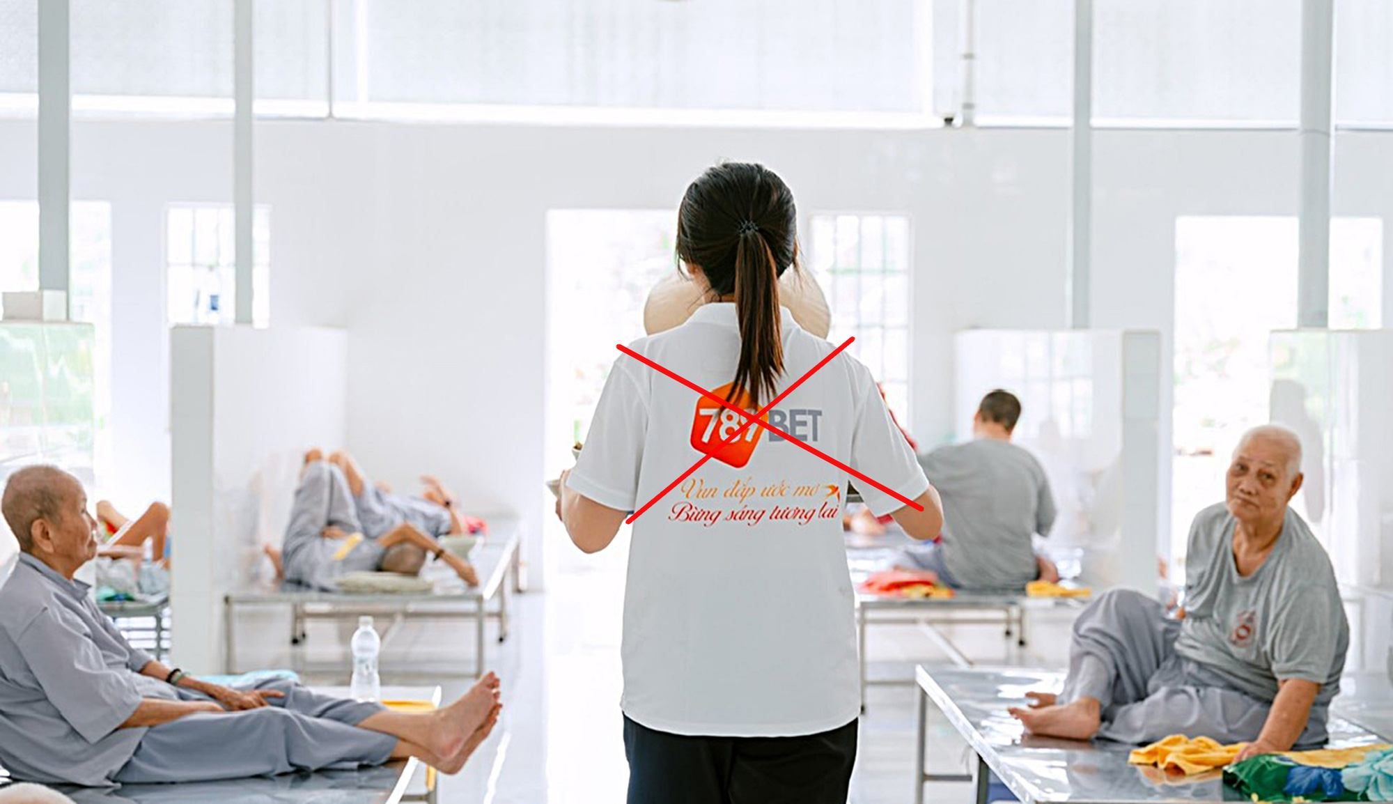 Logo dịch vụ cá cược xuất hiện liên tục trong suốt nội dung video hoạt động từ thiện - Ảnh cắt từ video của nhóm từ thiện Kêu gọi thiện nguyện để lừa đảo- Ảnh 1.