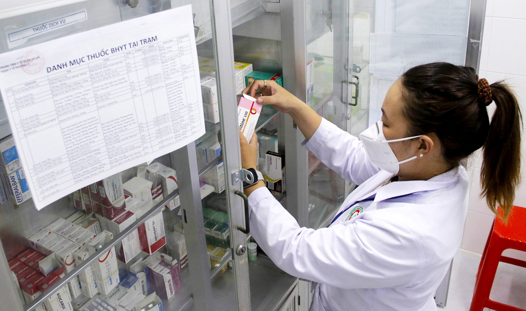 Hiện nay, tại Trạm y tế phường 5, quận Gò Vấp có 149 đầu thuốc, từ 6 tháng đầu năm đã khám và cấp thuốc cho hơn 400 người dân - Ảnh: TIẾN QUỐC Hiện nay, tại Trạm y tế phường 5, quận Gò Vấp có 149 đầu thuốc, từ 6 tháng đầu năm đã khám và cấp thuốc cho hơn 400 người dân - Ảnh: TIẾN QUỐC