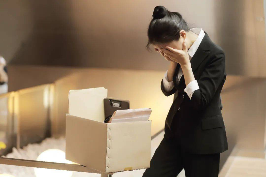 Không đăng bài 'lăng xê' công ty lên trang cá nhân nên bị sa thải- Ảnh 2. Không đăng bài 'lăng xê' công ty lên trang cá nhân nên bị sa thải- Ảnh 2.