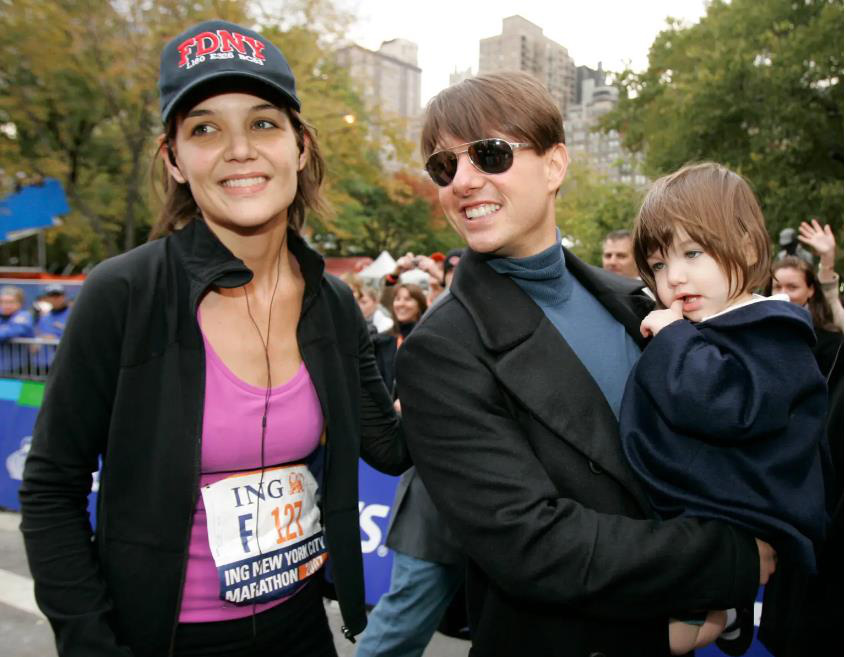 Phát hiện con gái Tom Cruise xóa họ bố trong sổ tay tốt nghiệp- Ảnh 3. Tom Cruise và Katie Holmes kết hôn vào tháng 11-2006 - Ảnh: Page Six