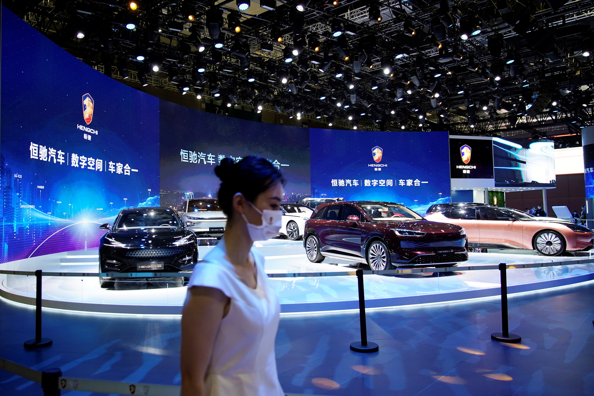 Mẫu xe Hengchi của Evergrande trưng bày tại Thượng Hải ngày 19/4/2021. Ảnh: Reuters