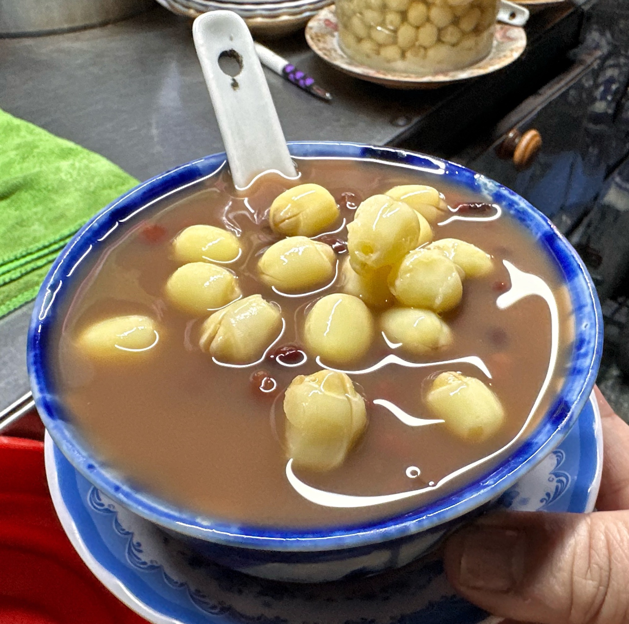 Xe chè đêm không tên 30 năm ở Chợ Lớn: 4 đời chủ, menu không để giá vì…- Ảnh 5. Xe chè đêm không tên 30 năm ở Chợ Lớn: 4 đời chủ, menu không để giá vì…- Ảnh 5.
