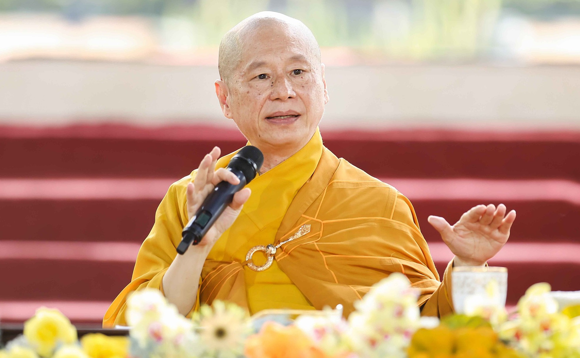 Thượng tọa Thích Chân Quang thuyết giảng tại chùa Thiền Tôn Phật Quang trong lễ Phật đản 2024. Ảnh: Thiền tôn Phật Quang