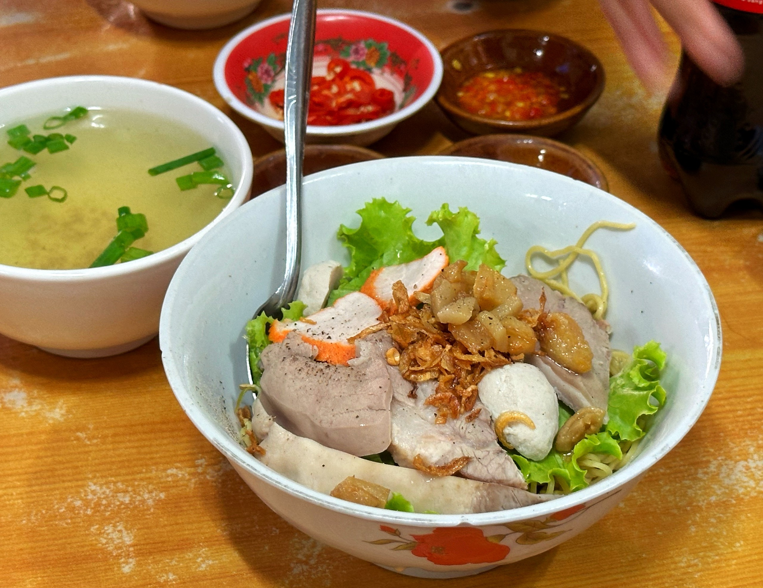 Quán mì ở TP.HCM trong phim Mai của Trấn Thành: 40 năm qua lần đầu bán hết sớm 4 tiếng - Ảnh 6. Quán mì ở TP.HCM trong phim Mai của Trấn Thành: 40 năm qua lần đầu bán hết sớm 4 tiếng - Ảnh 6.