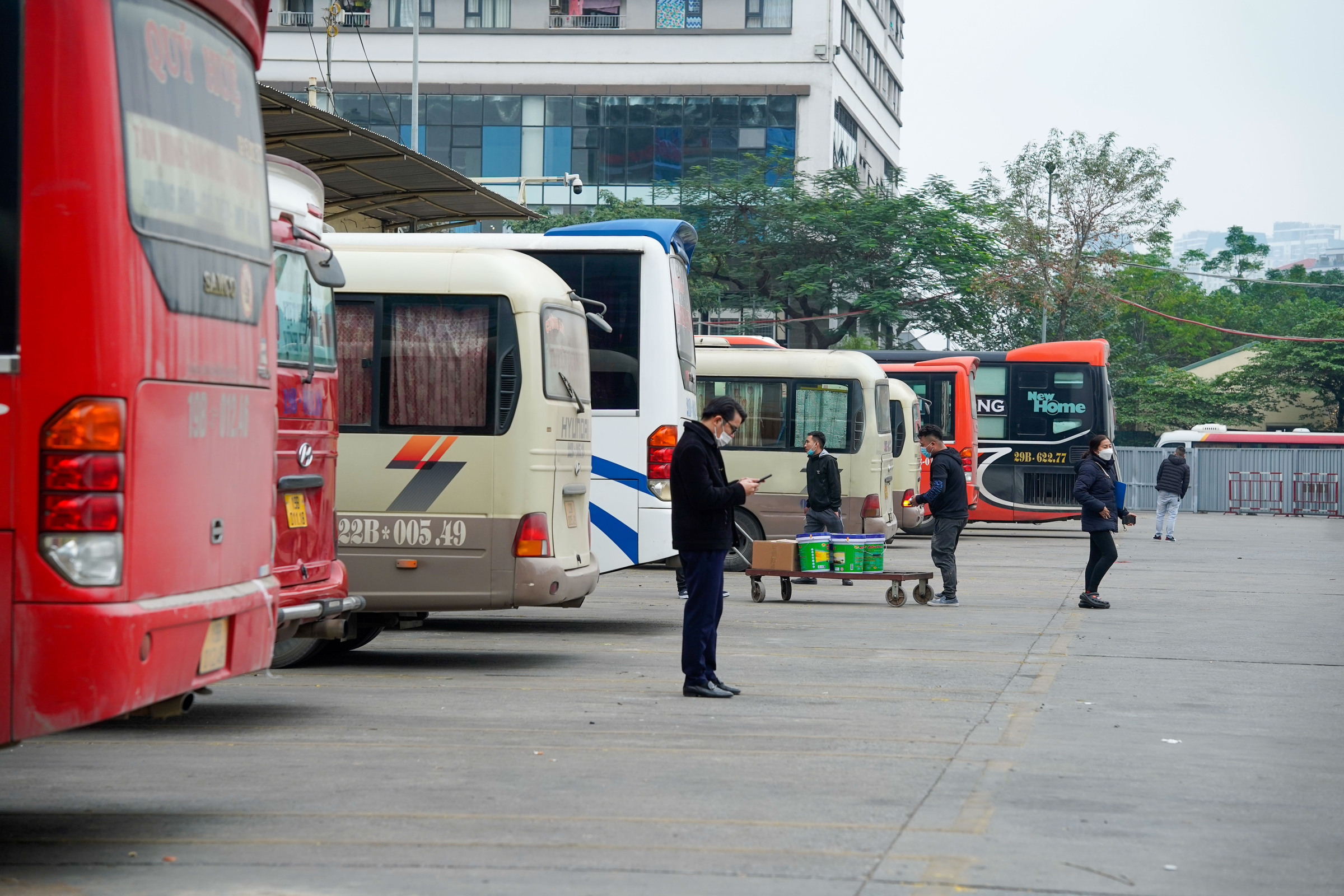 Bến xe Mỹ Đình cuối năm 2021. Ảnh: Phạm Chiểu