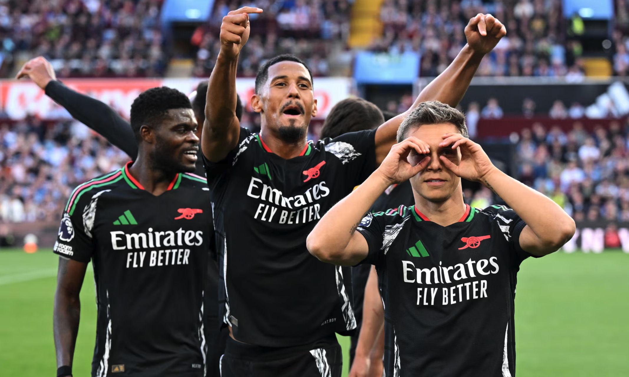 Leandro Trossard chia vui với các cầu thủ Arsenal sau khi ghi bàn. Ảnh: Arsenal FC